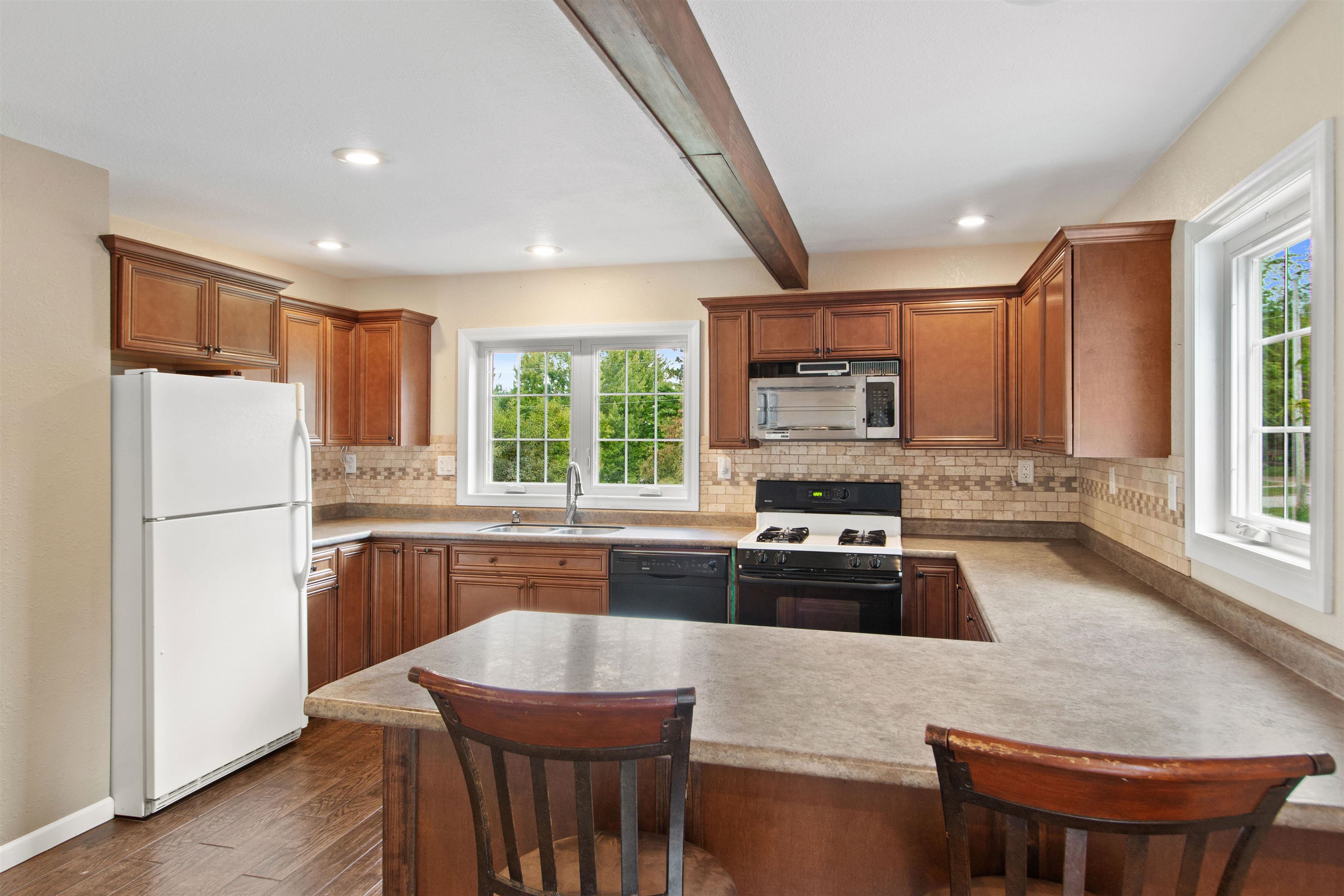 188 Pond Street Property Photo 2