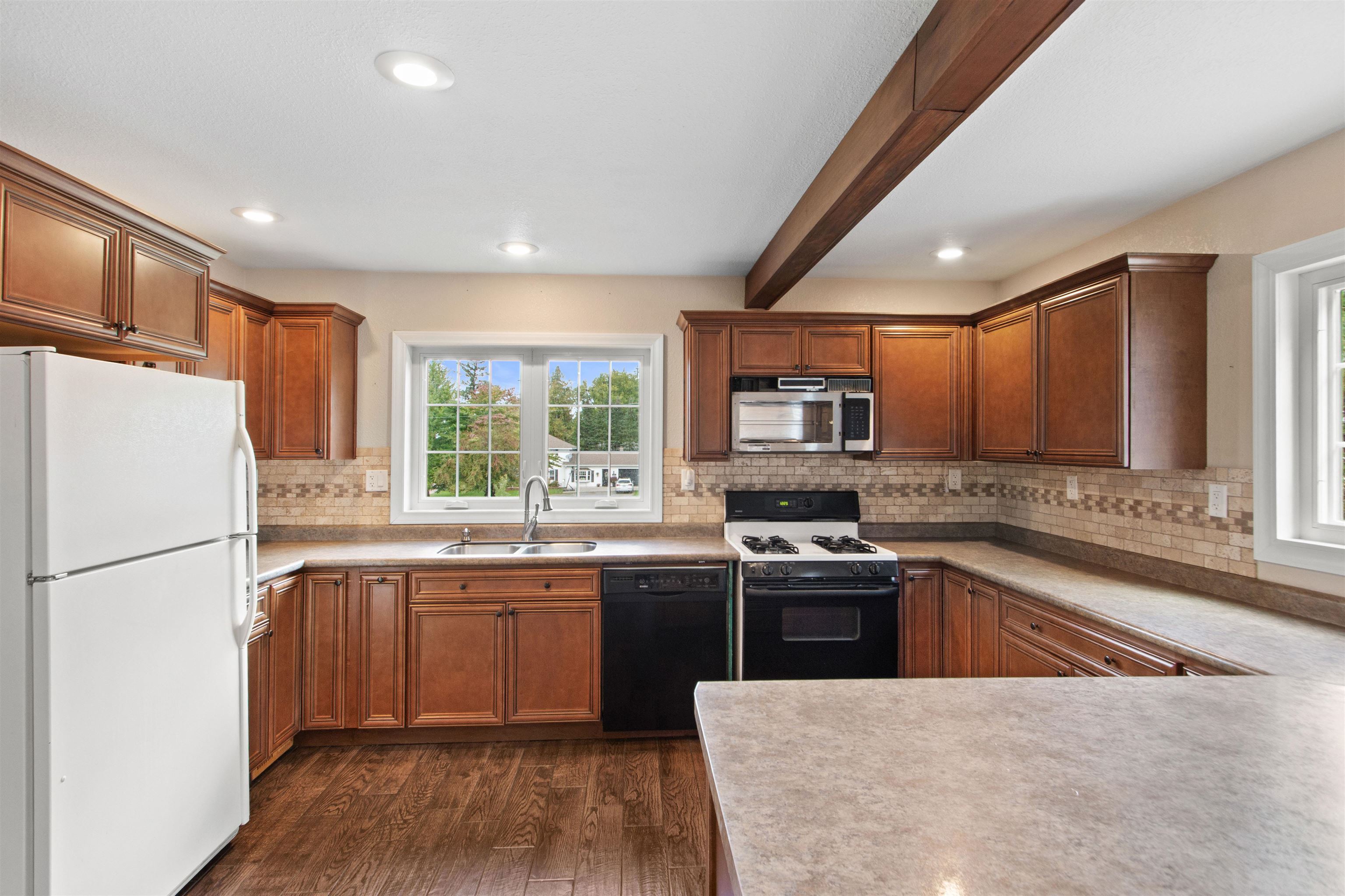 188 Pond Street Property Photo 3