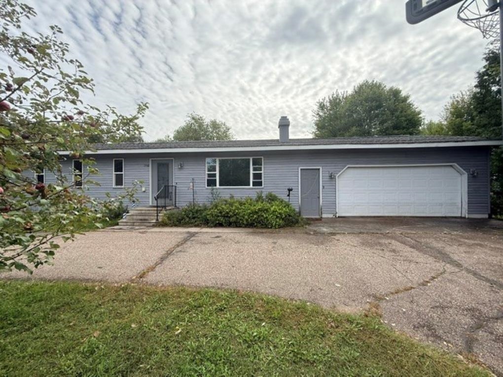 1542 Pine Grove Drive Property Photo 2