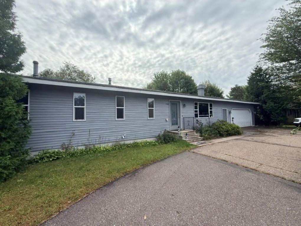 1542 Pine Grove Drive Property Photo 3