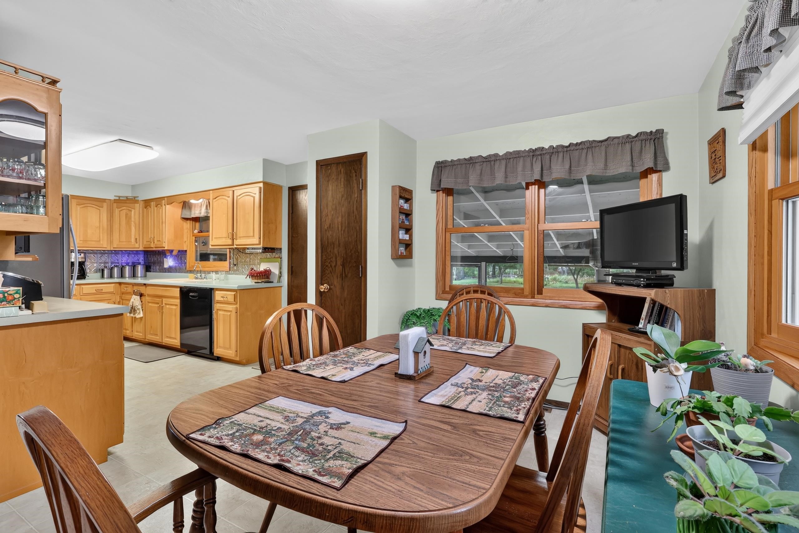 7651 Deer Lane Property Photo 6