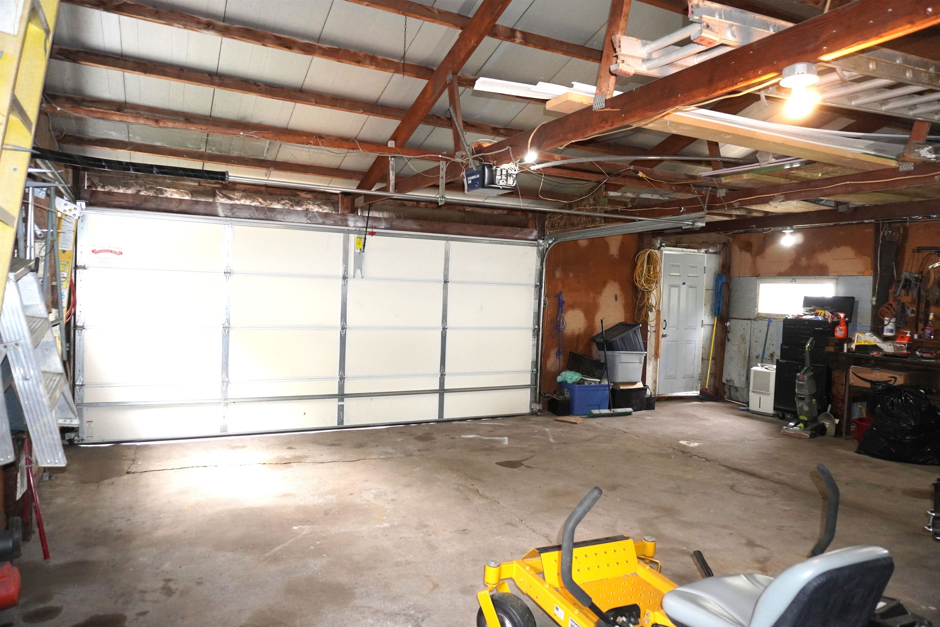 1605 E Main Street Property Photo 5