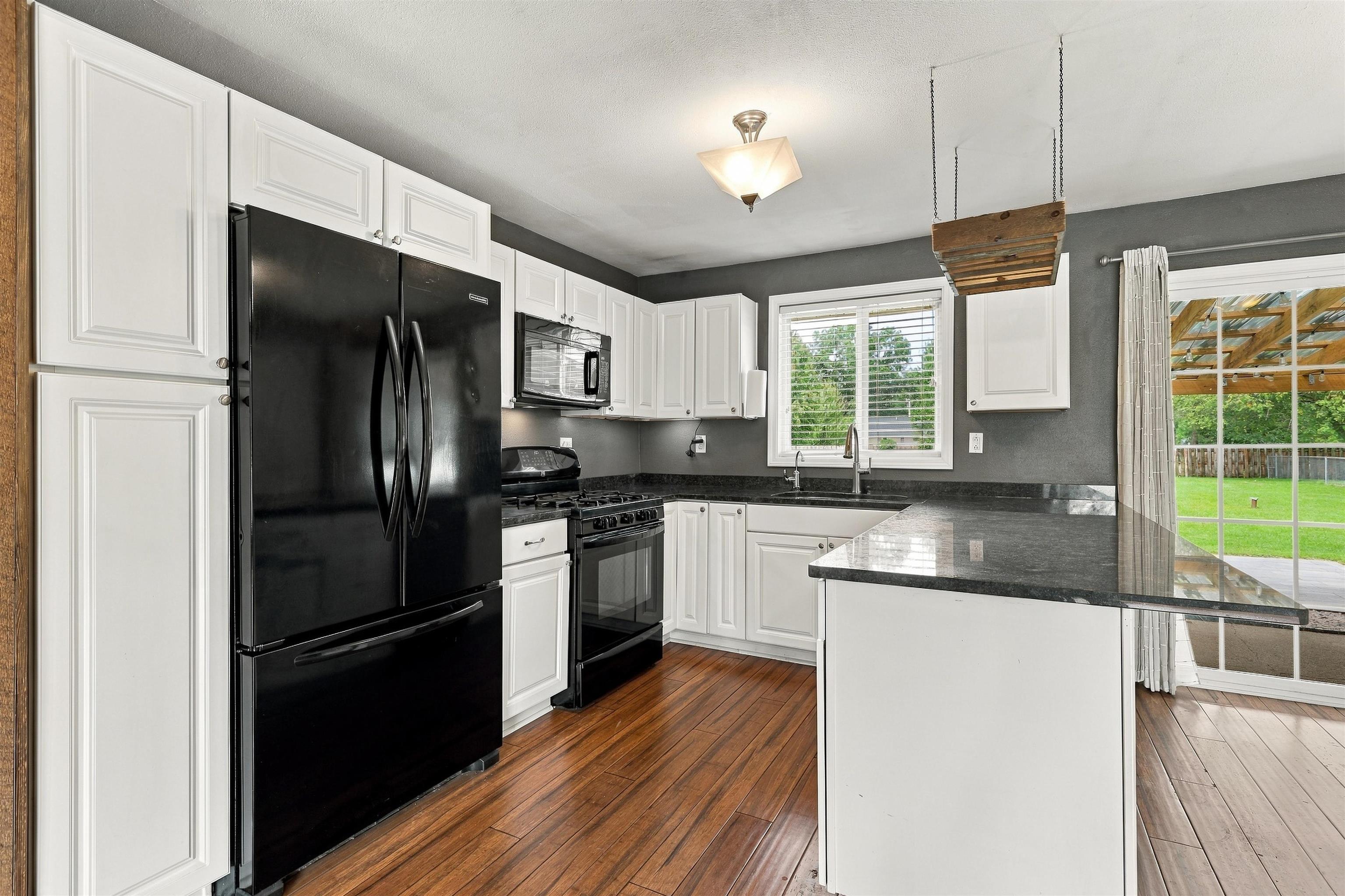 8331 Cedar Lane Property Photo 5