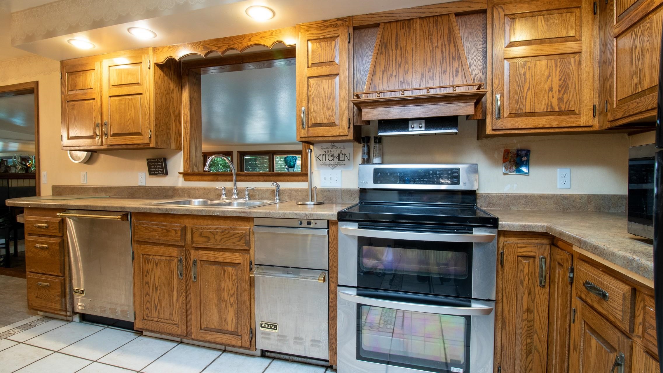 2705 Jelinek Avenue Property Photo 8