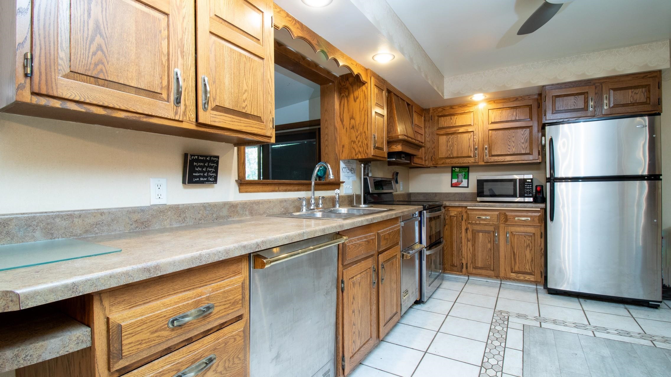 2705 Jelinek Avenue Property Photo 9