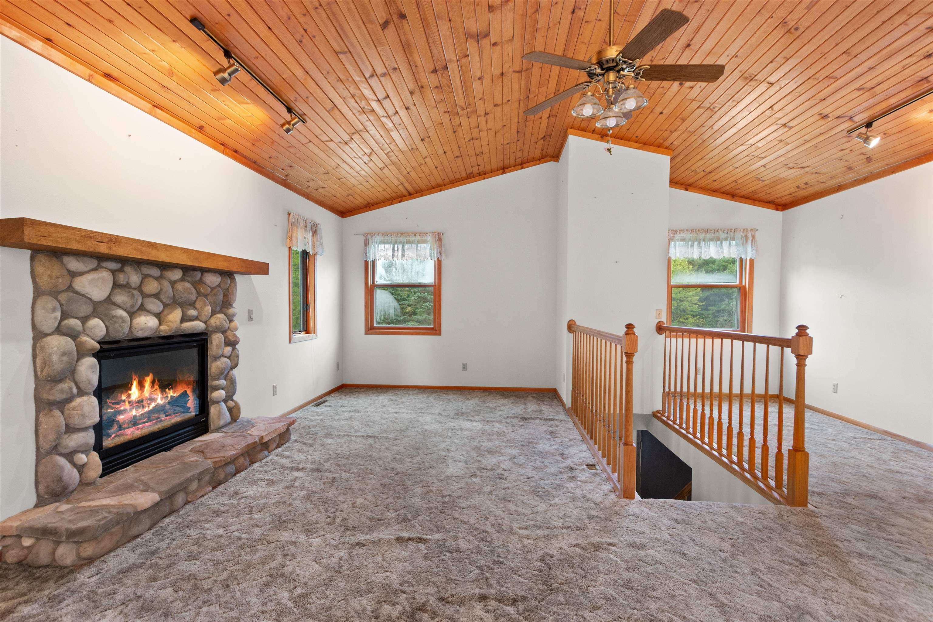 4555 Lynn Hill Road Property Photo 4
