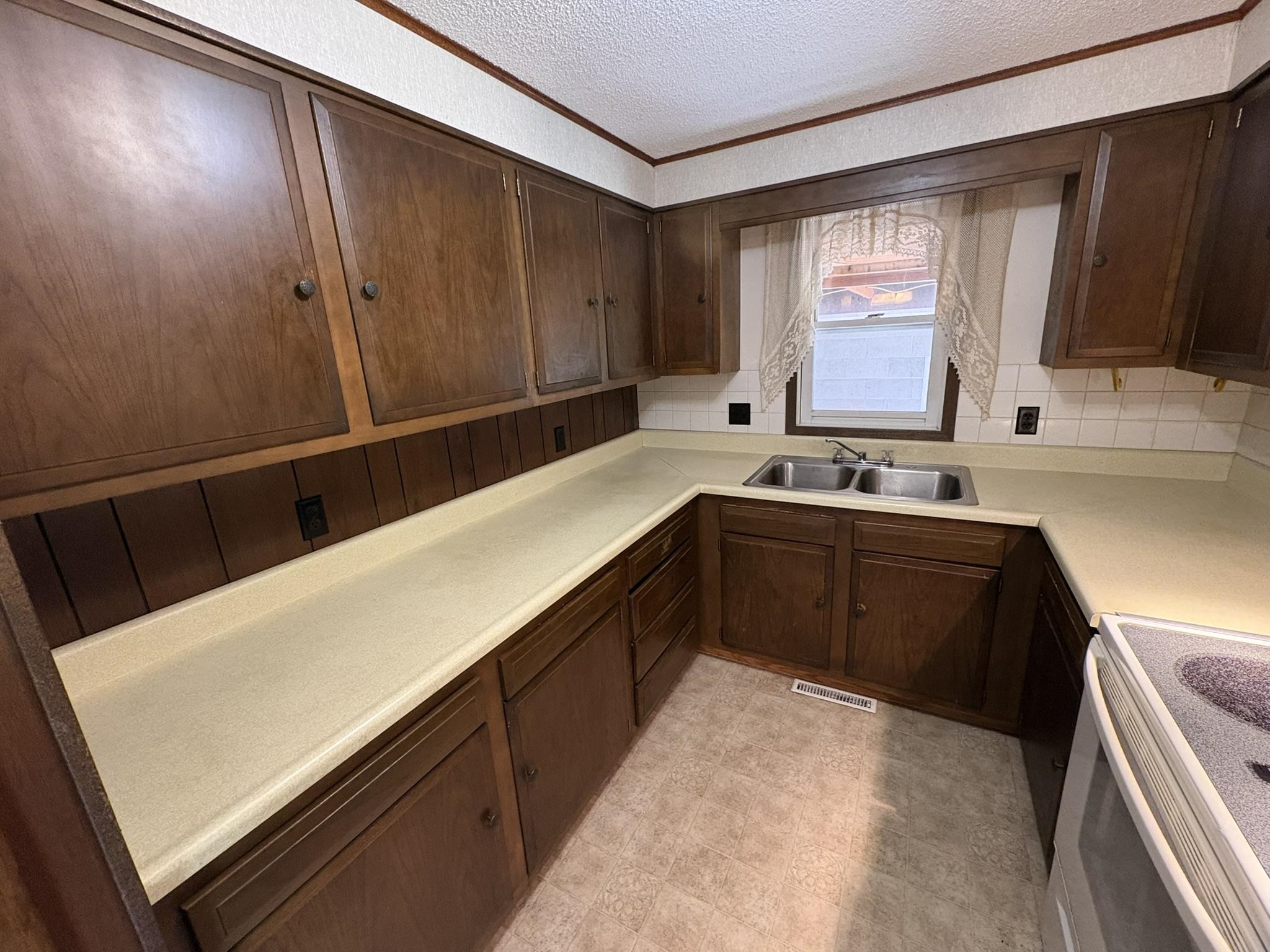4555 Lynn Hill Road Property Photo 7