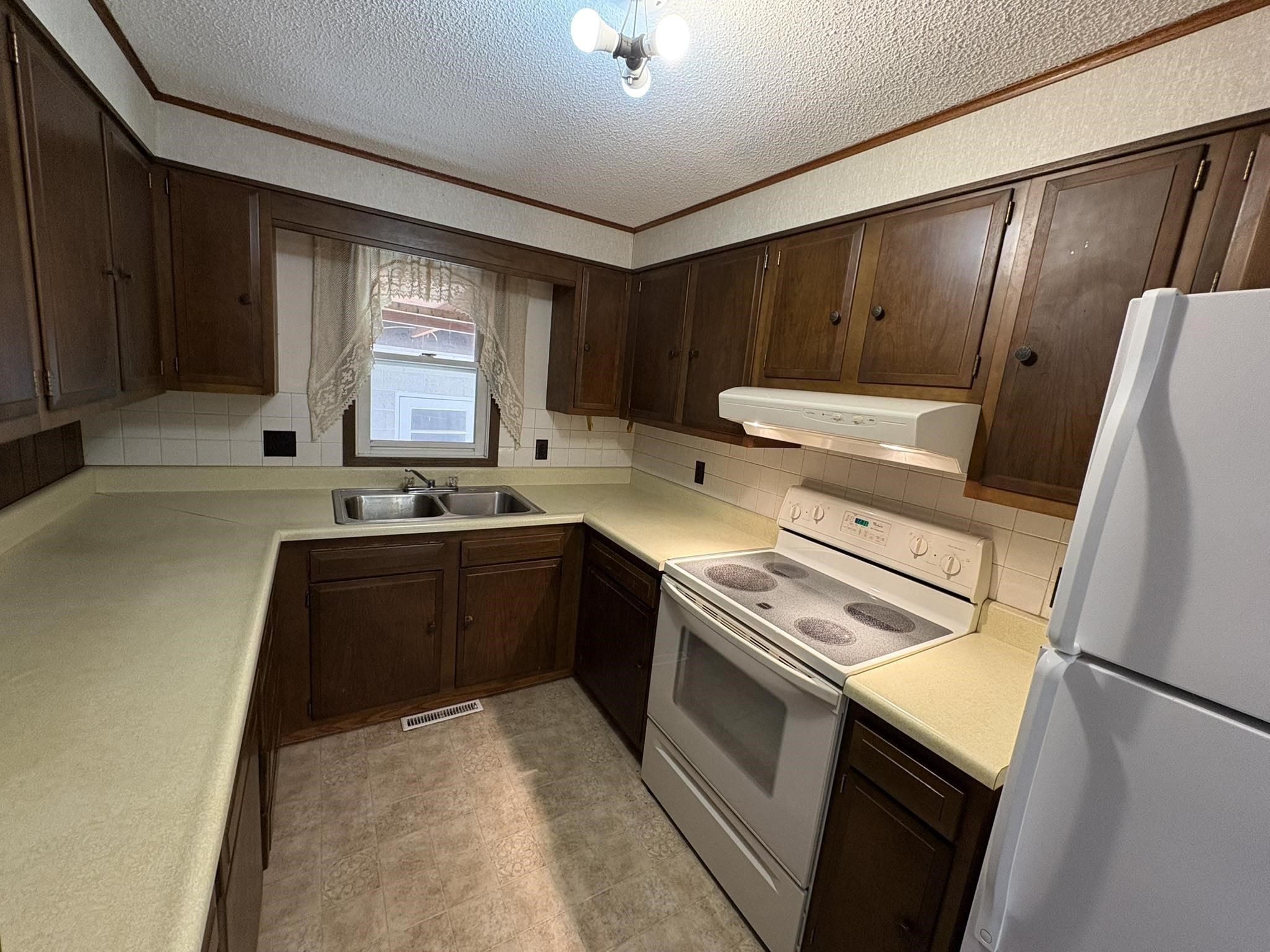 4555 Lynn Hill Road Property Photo 8