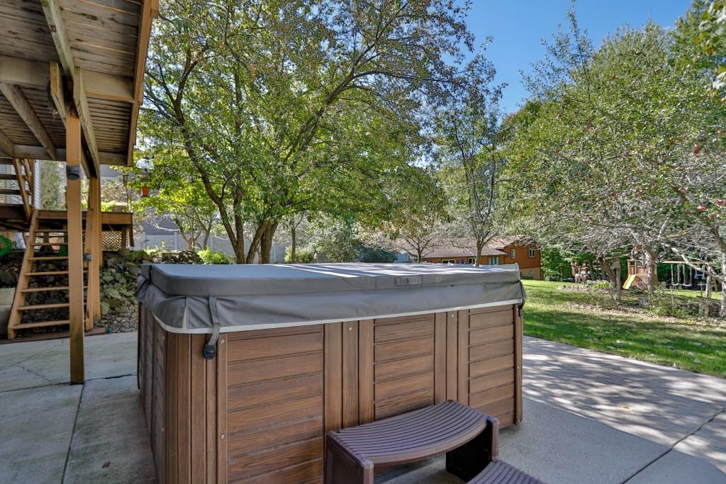 3906 Pine Cone Lane Property Photo 3