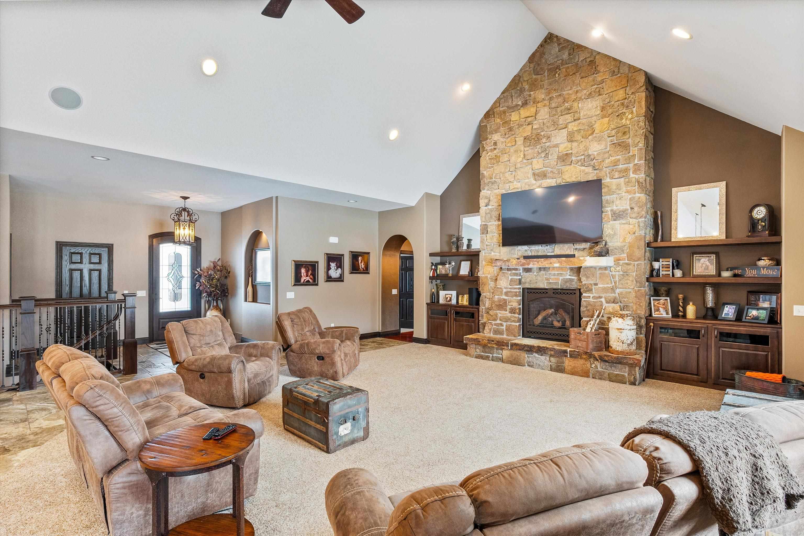 9073 Richfield Drive Property Photo 10