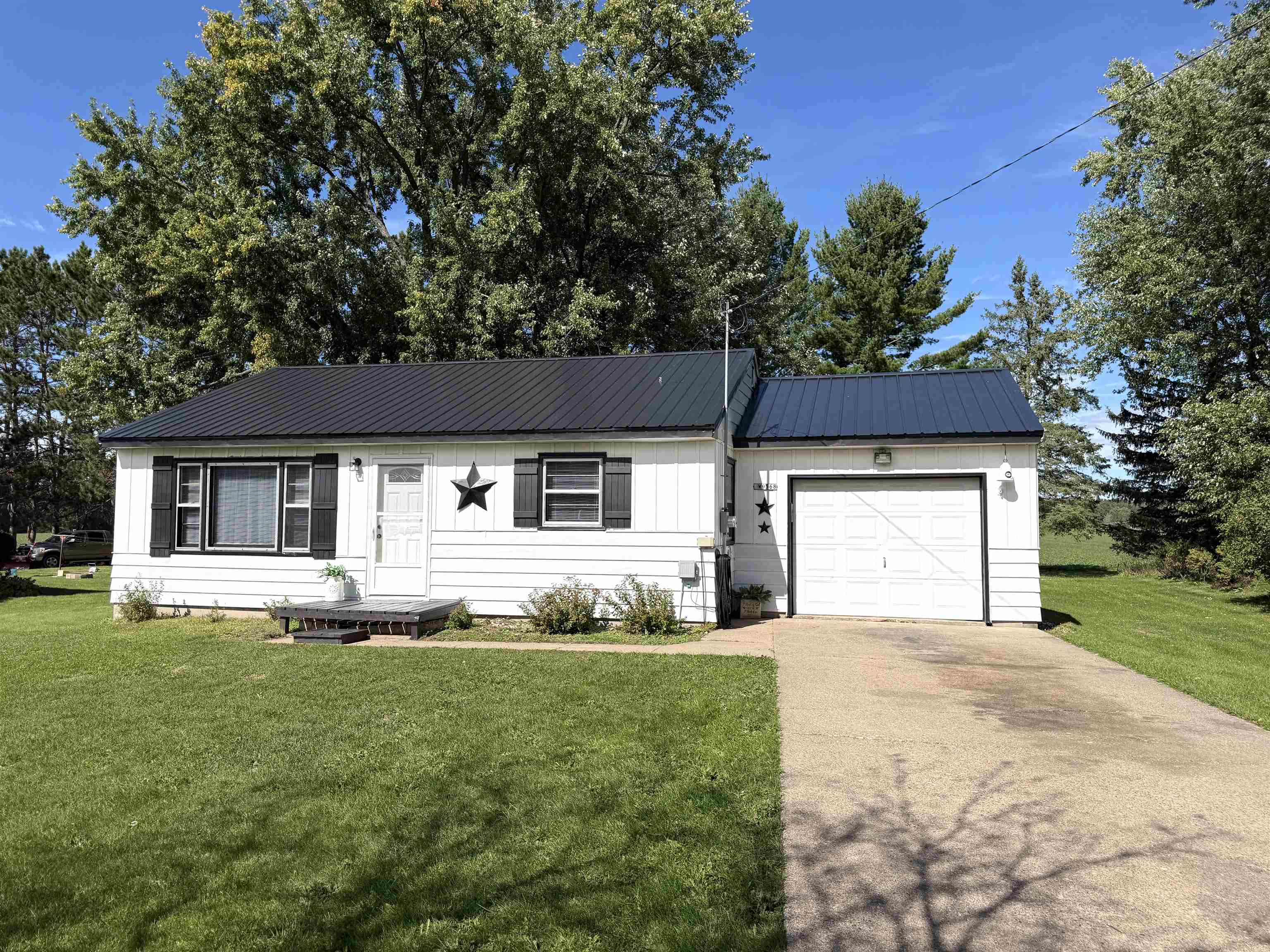 W9568 North Avenue Property Photo 1