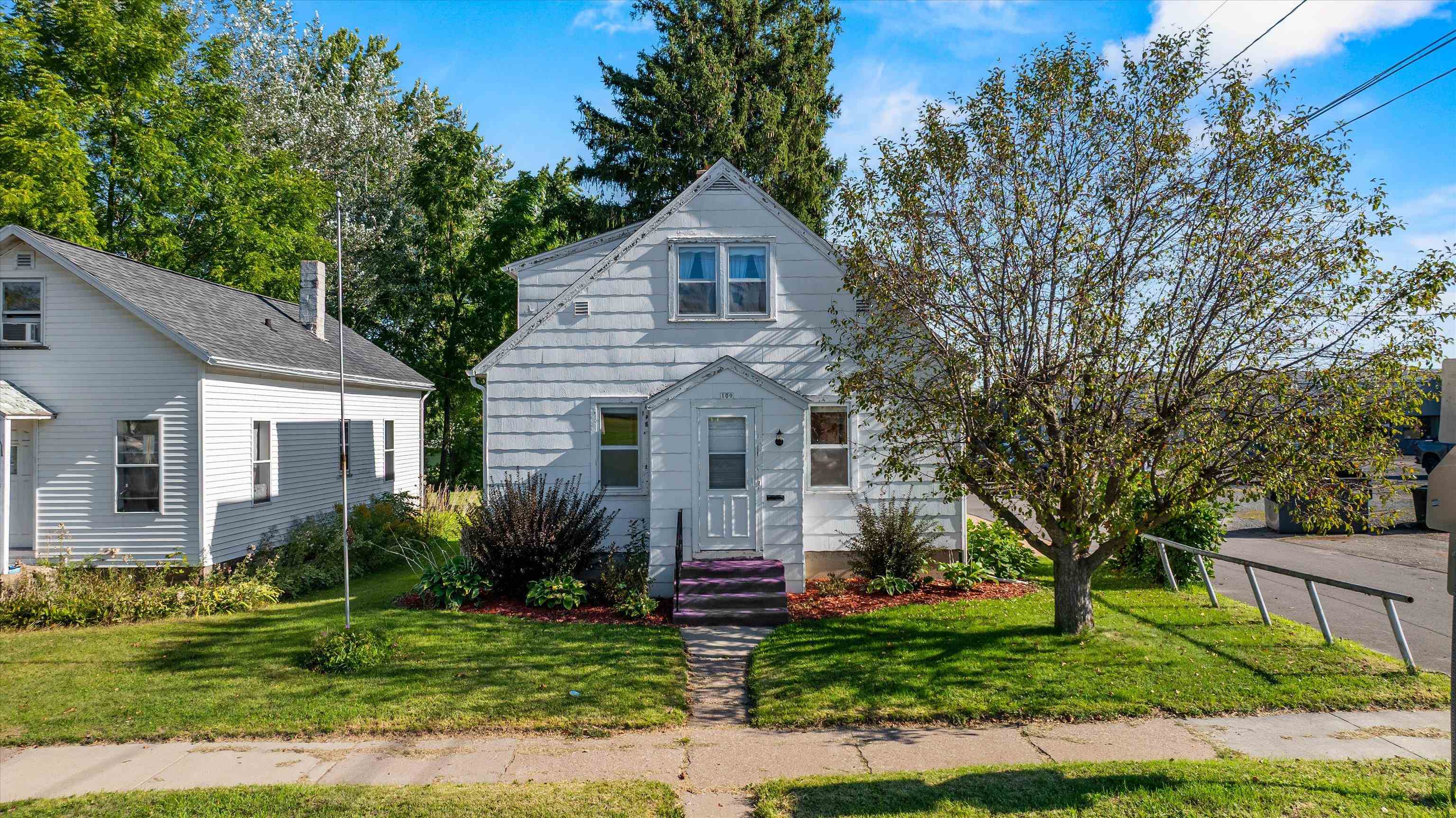 109 W Doege Street Property Photo 2