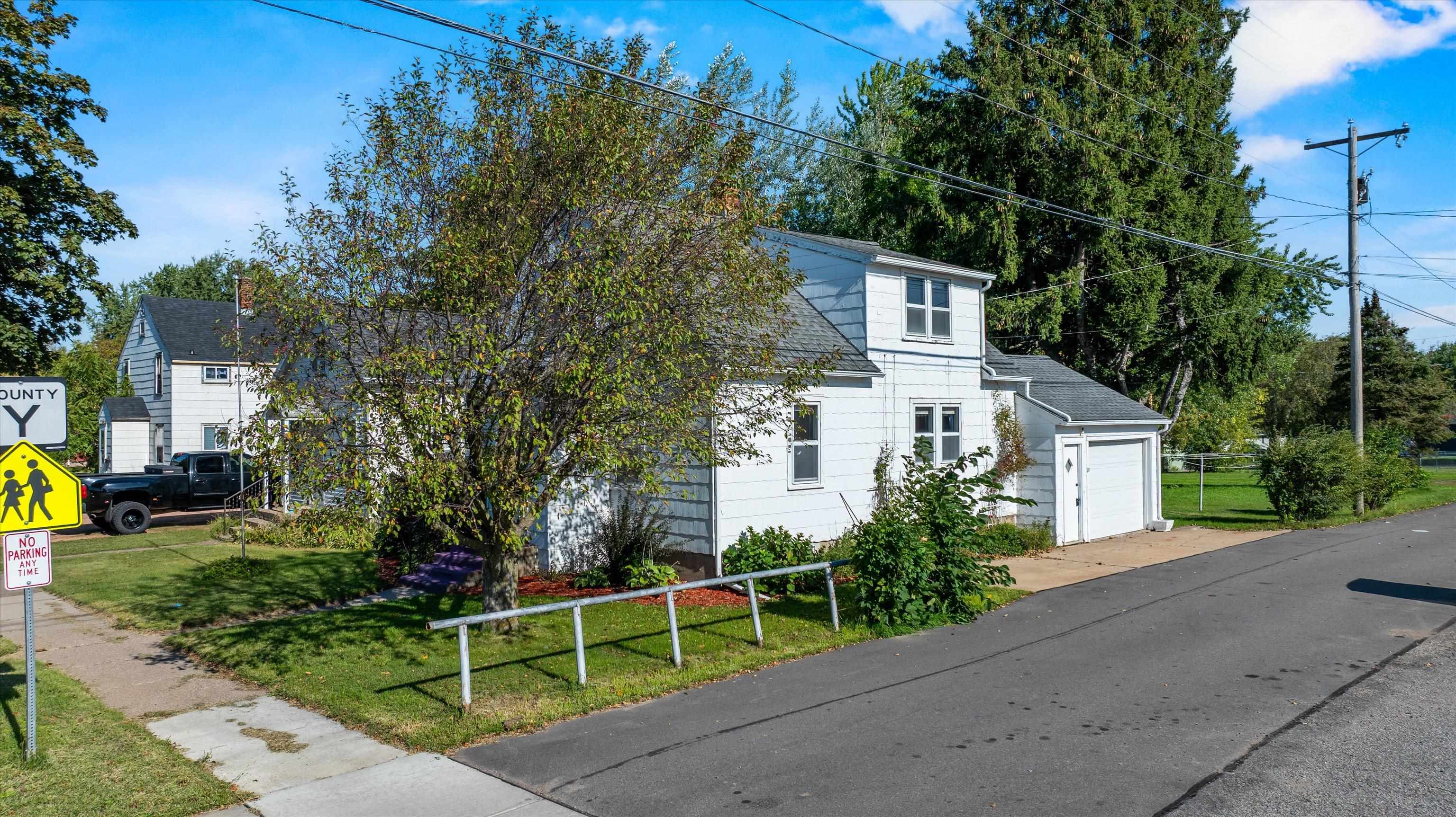 109 W Doege Street Property Photo 3