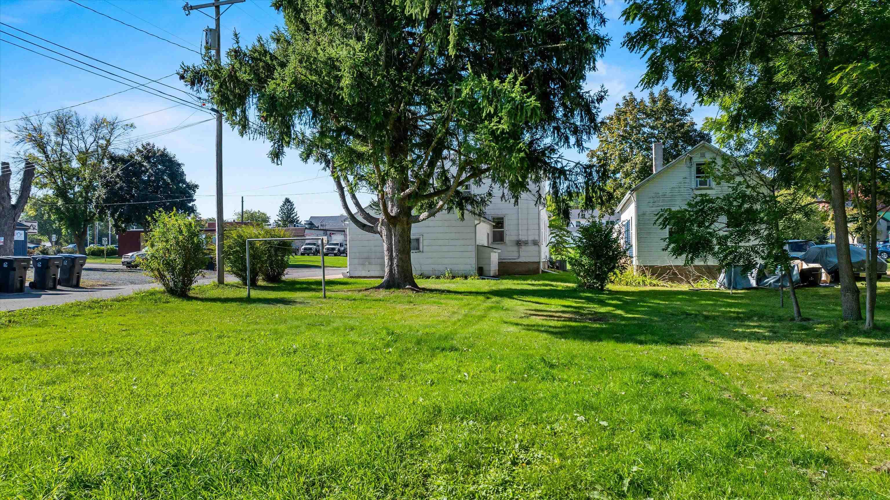 109 W Doege Street Property Photo 7