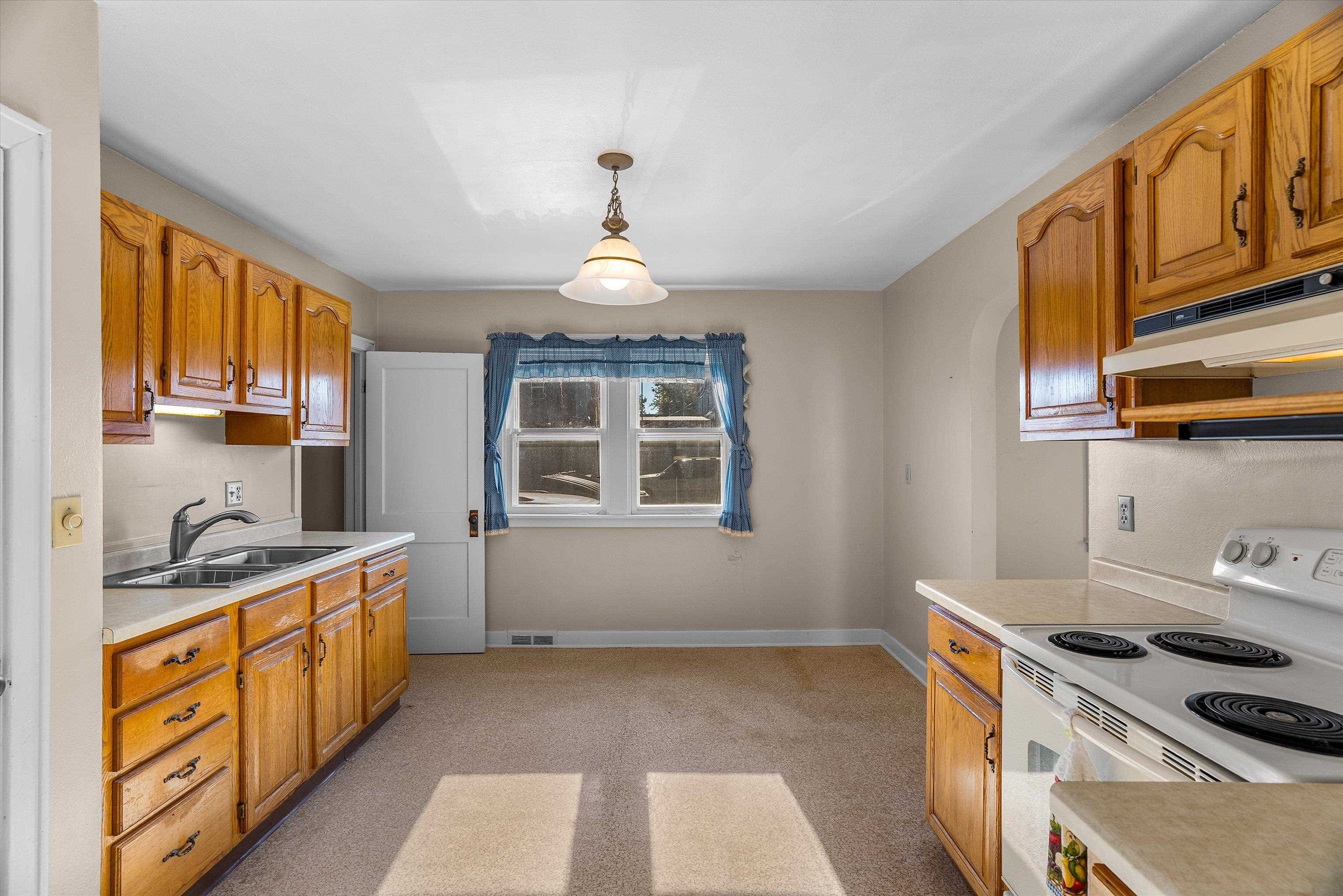 109 W Doege Street Property Photo 13