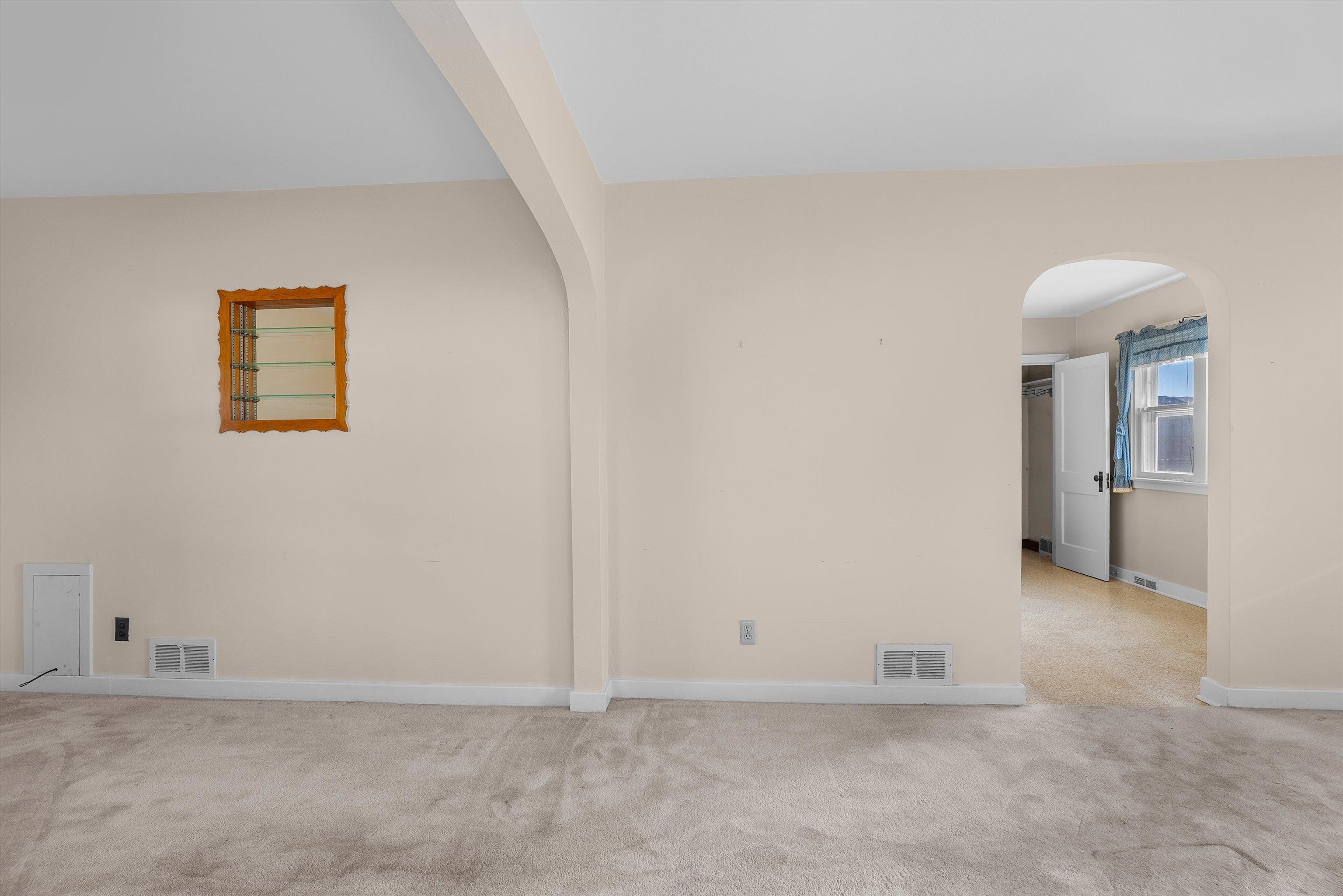 109 W Doege Street Property Photo 17