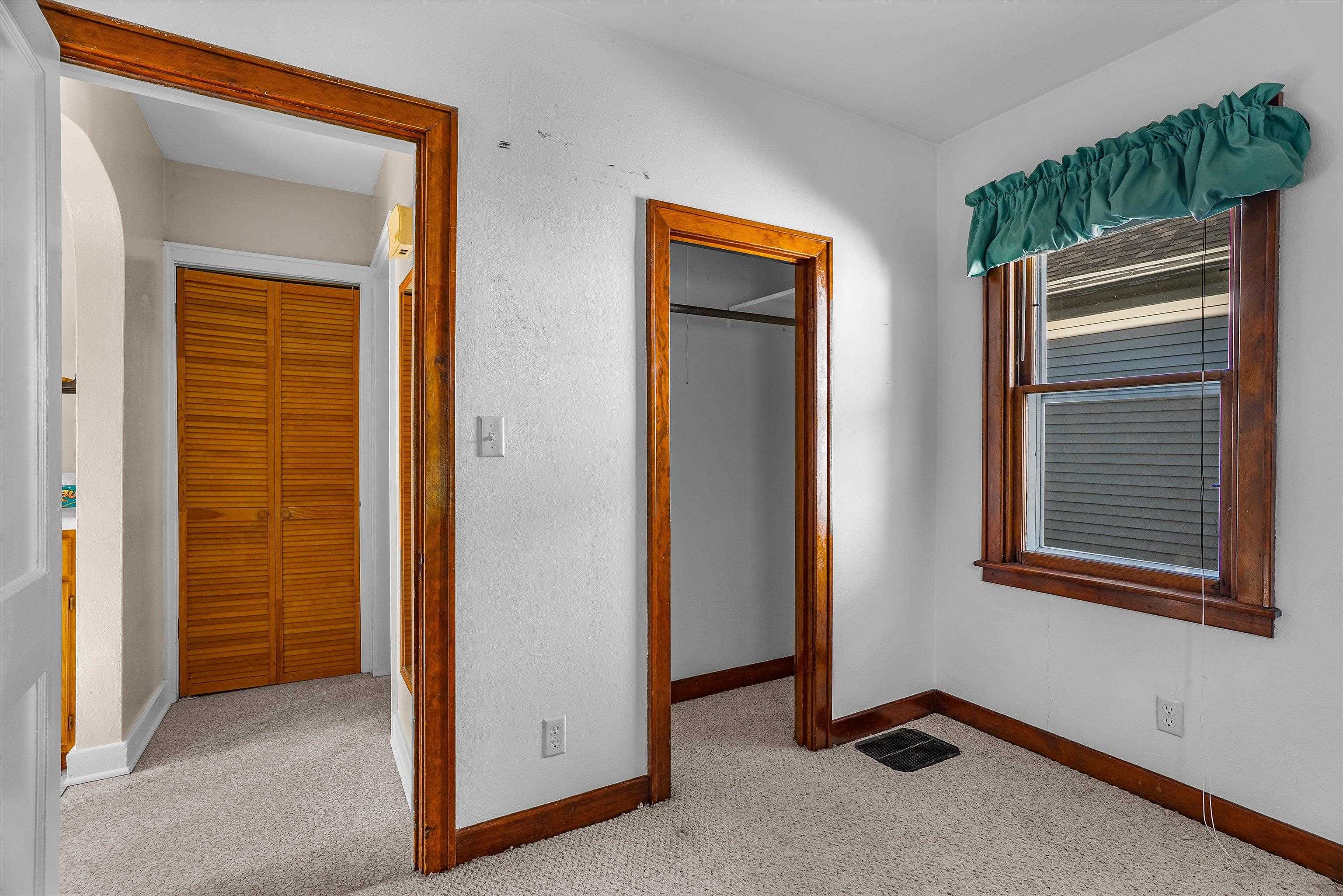 109 W Doege Street Property Photo 23