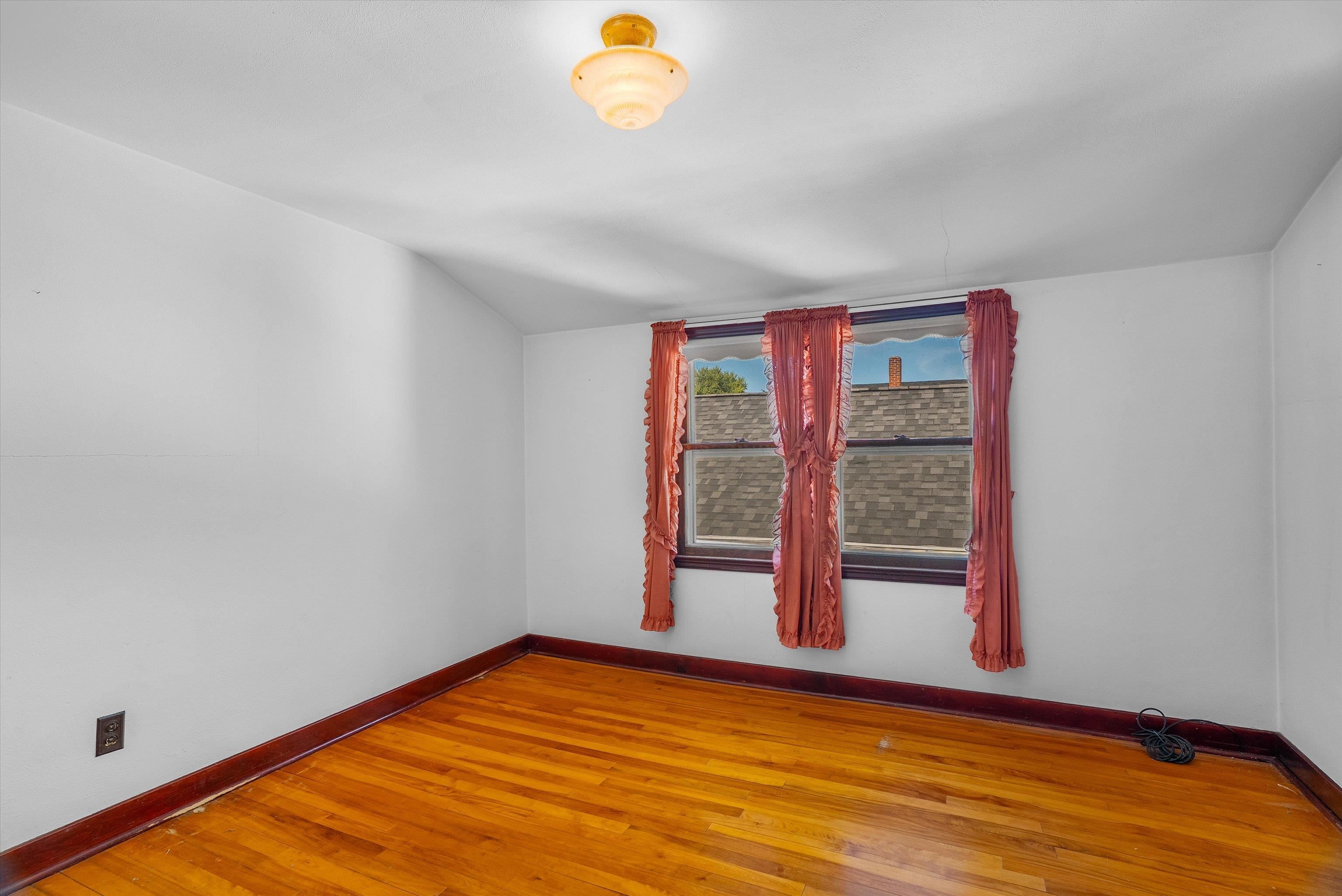109 W Doege Street Property Photo 25