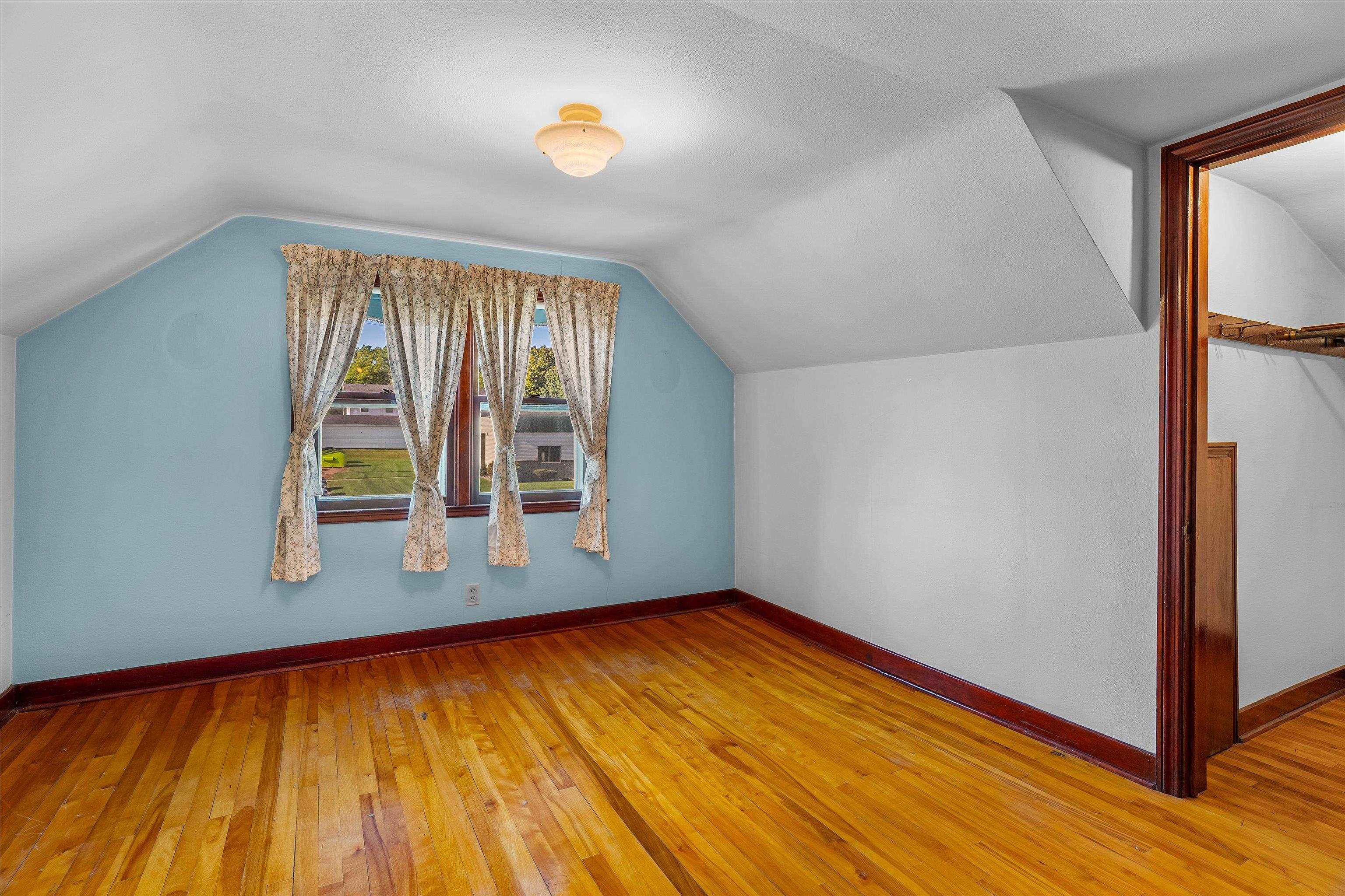 109 W Doege Street Property Photo 28
