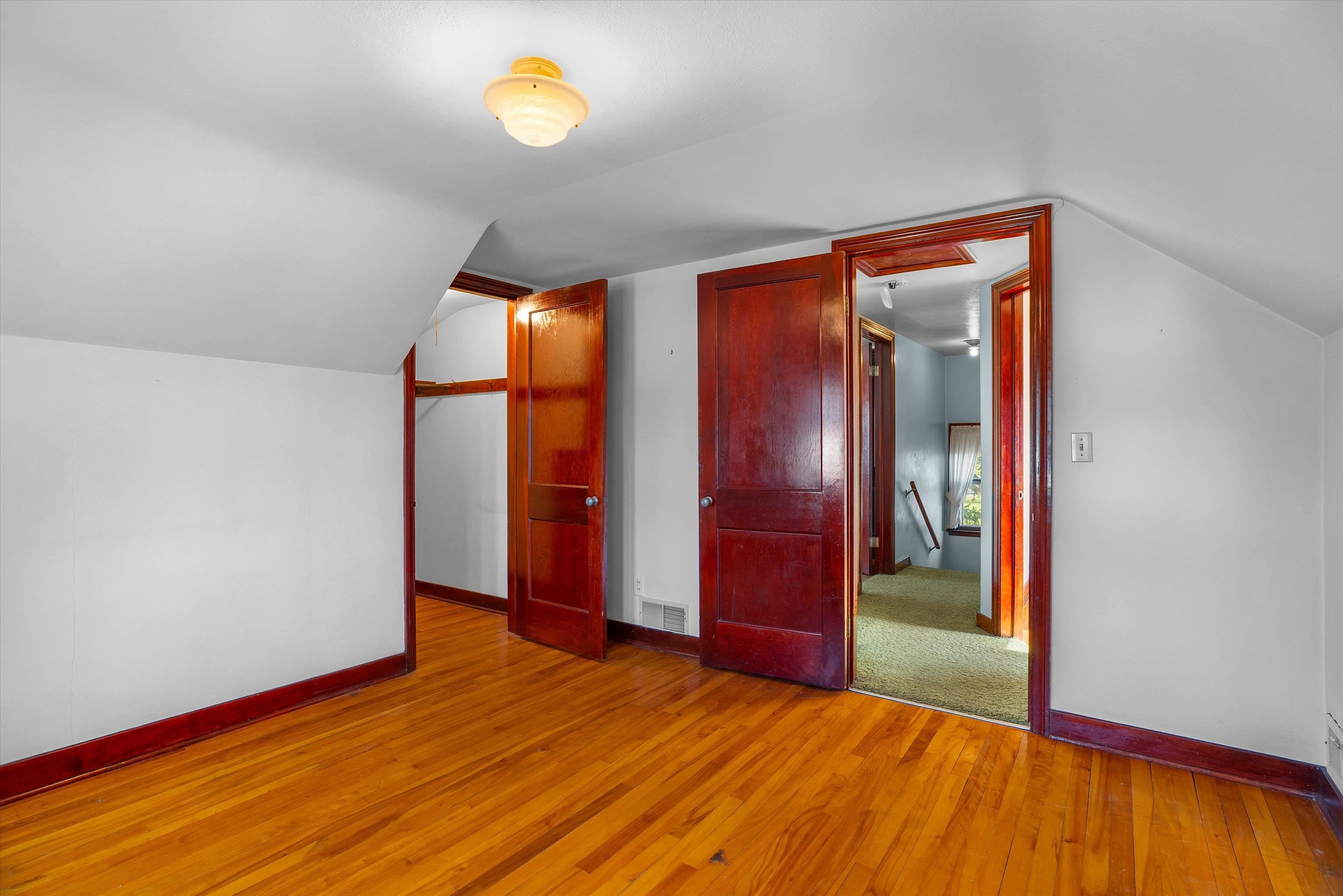 109 W Doege Street Property Photo 30