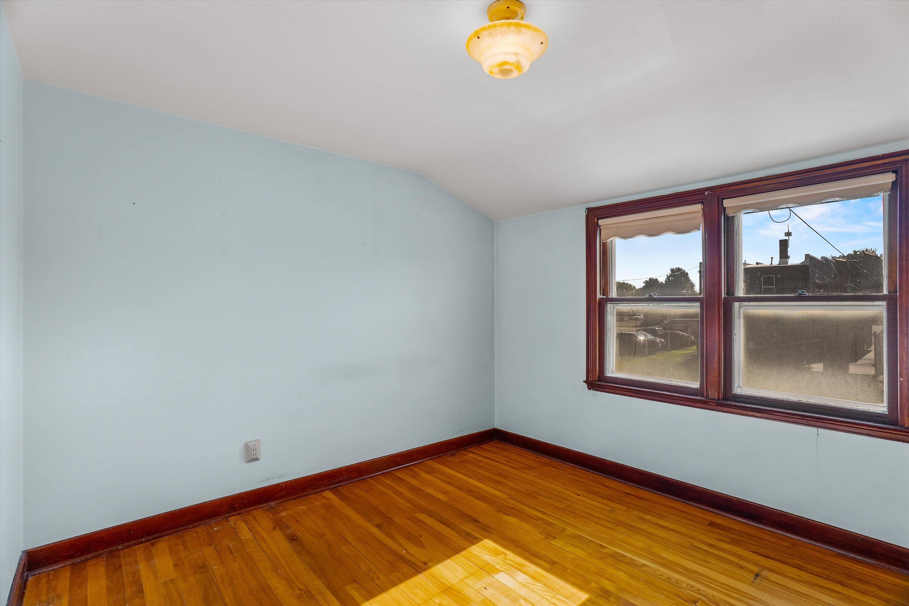 109 W Doege Street Property Photo 31