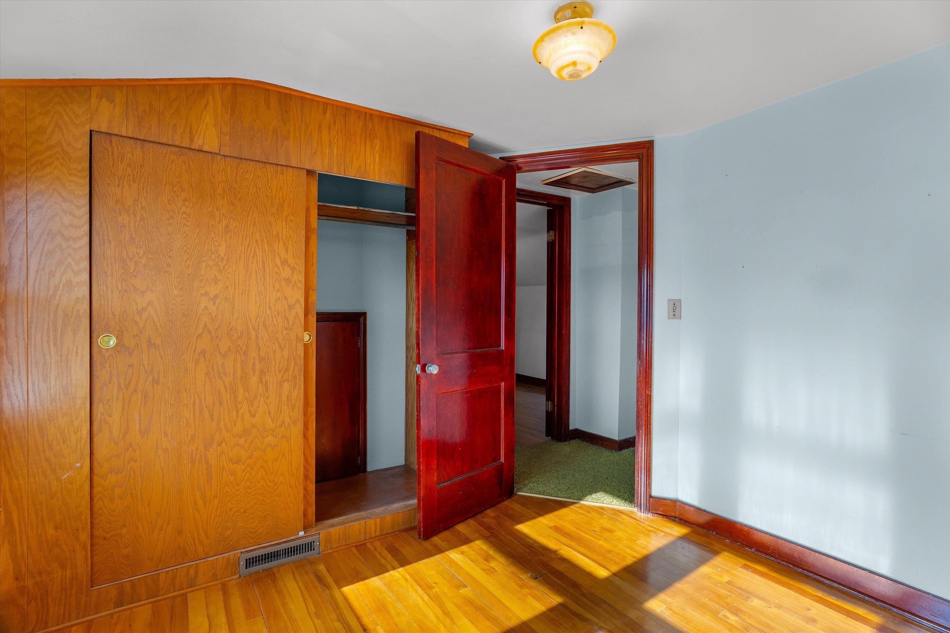 109 W Doege Street Property Photo 33