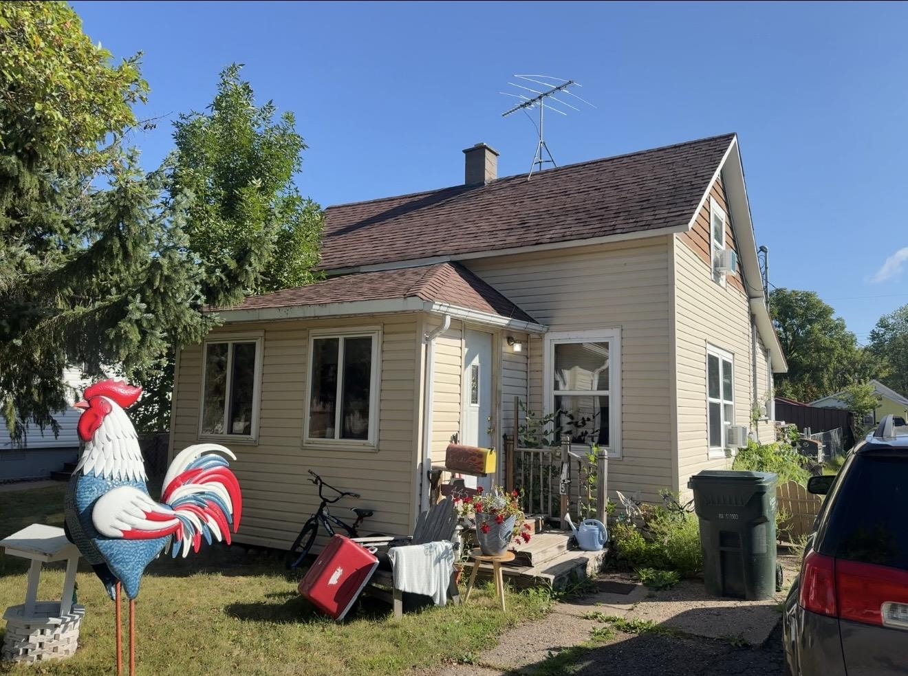 445 S Avon Avenue Property Photo 1