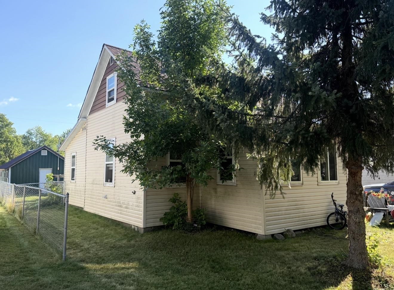 445 S Avon Avenue Property Photo 2