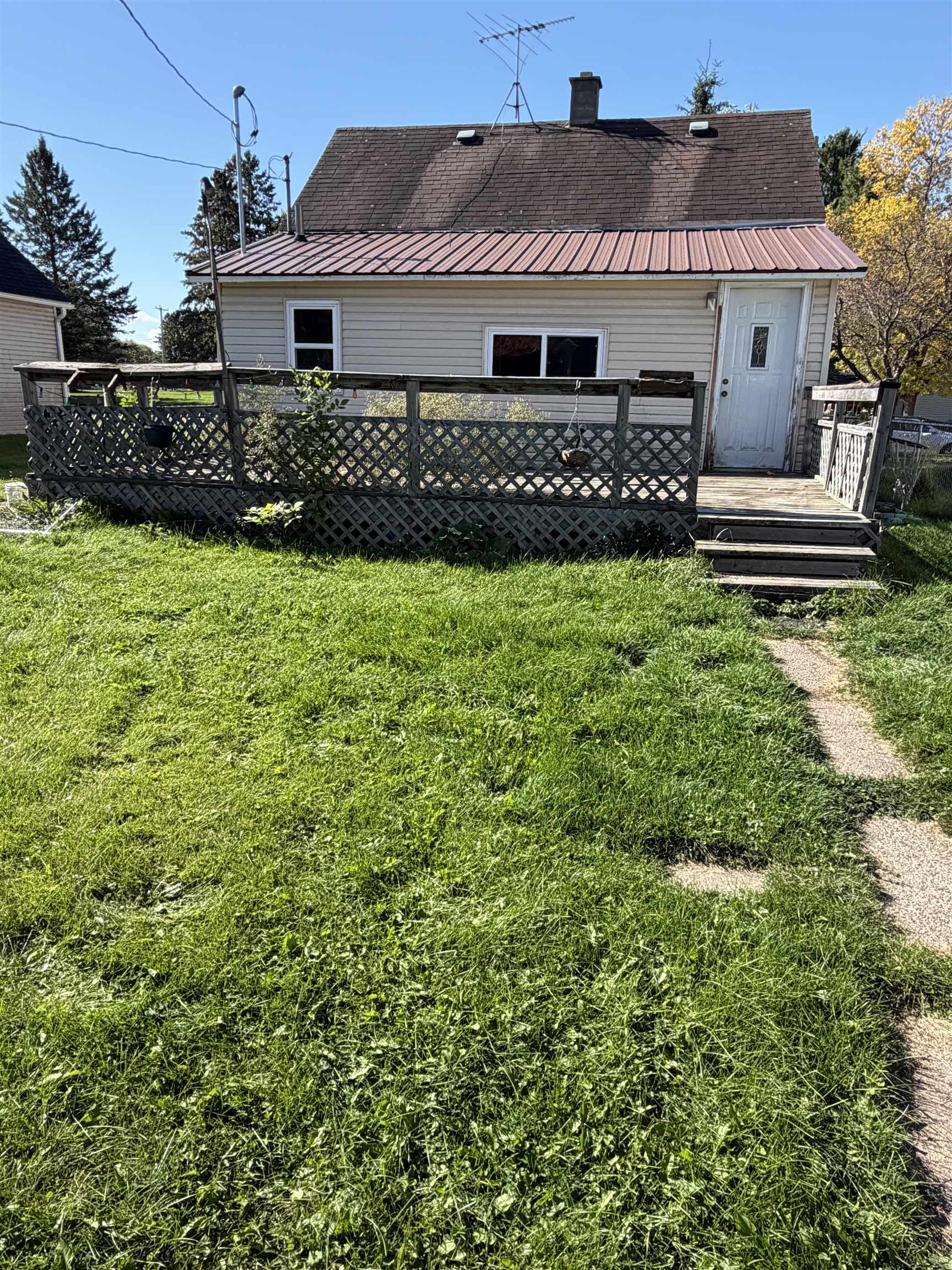 445 S Avon Avenue Property Photo 3