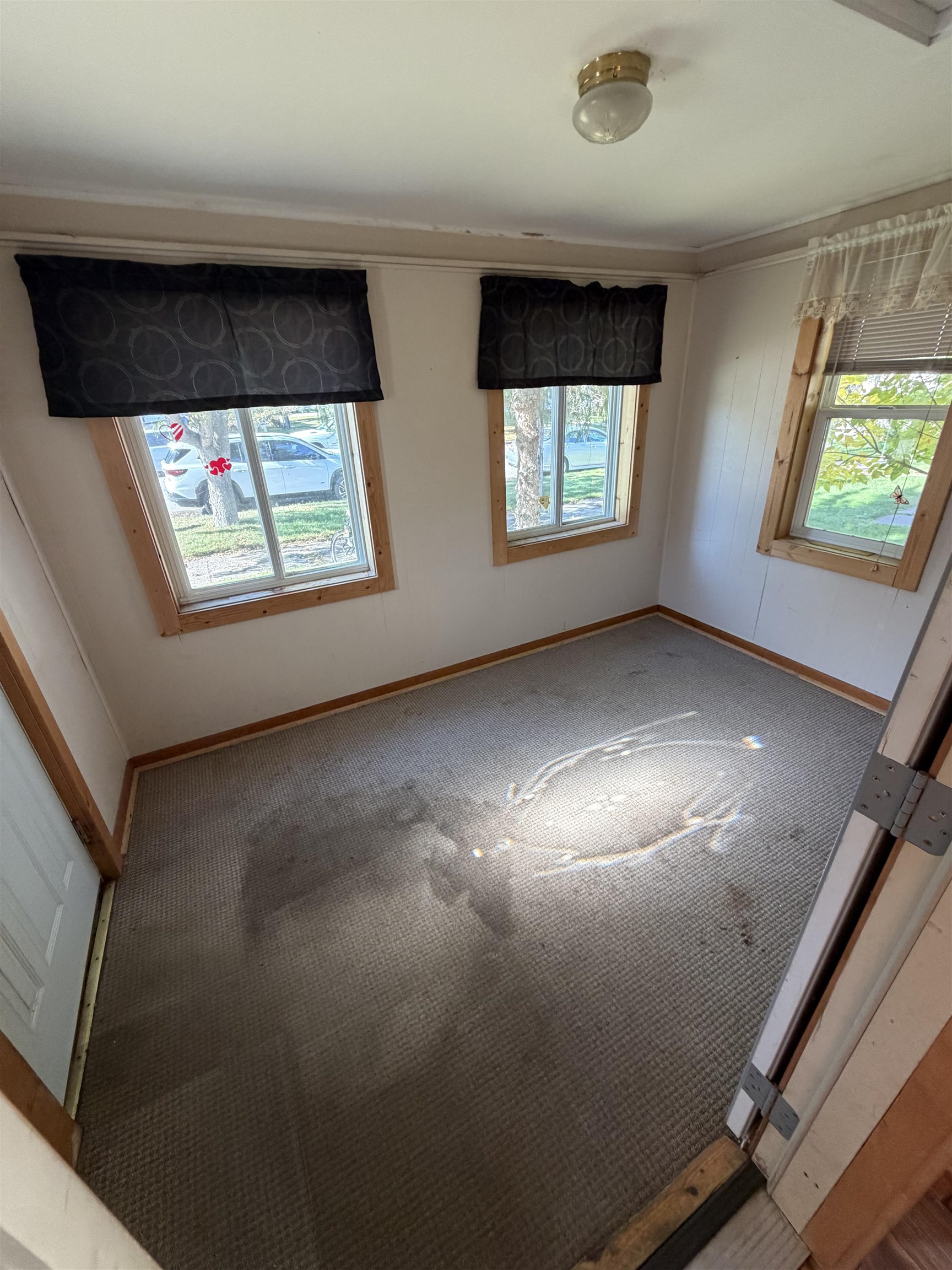 445 S Avon Avenue Property Photo 4