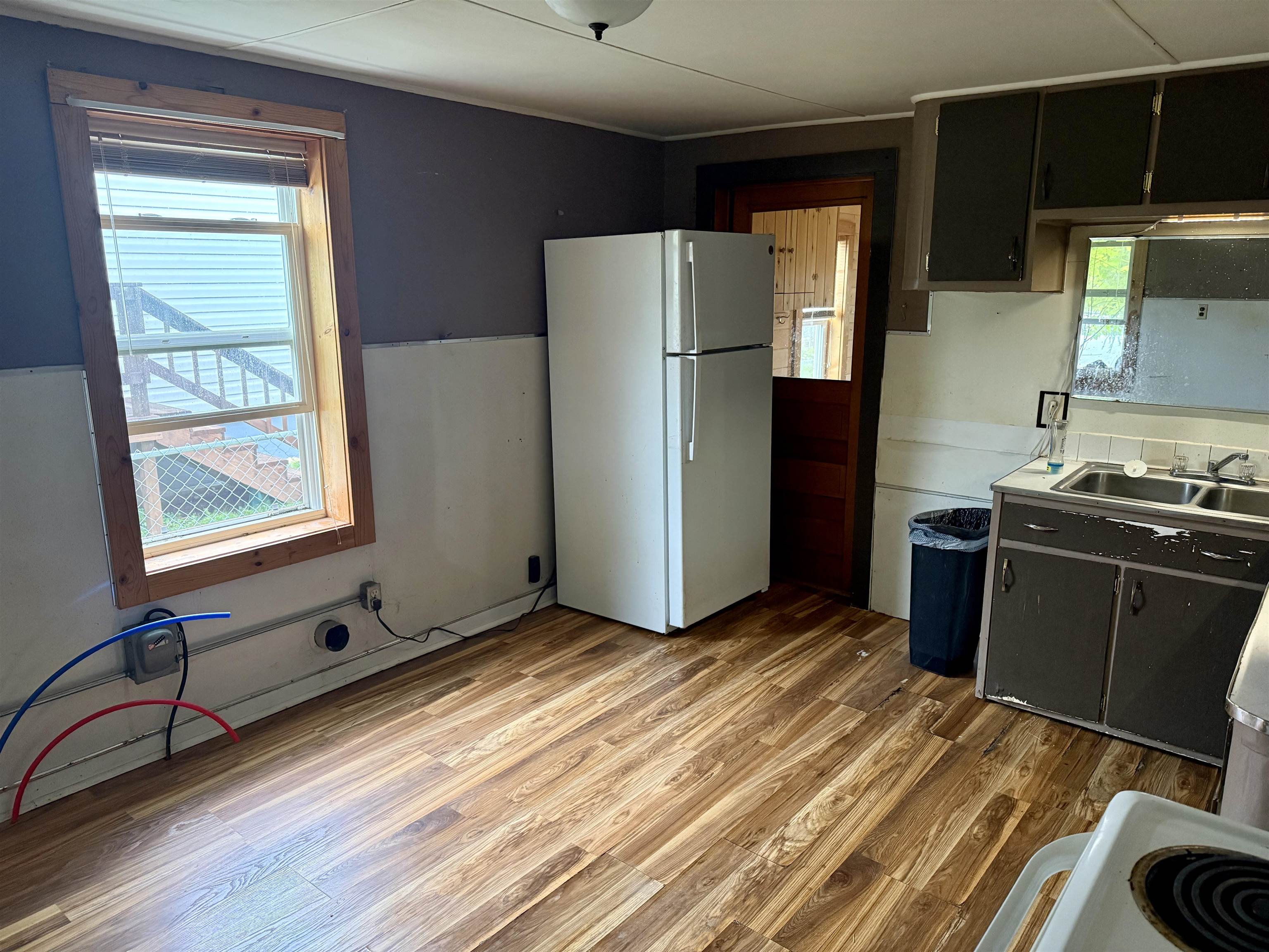 445 S Avon Avenue Property Photo 8