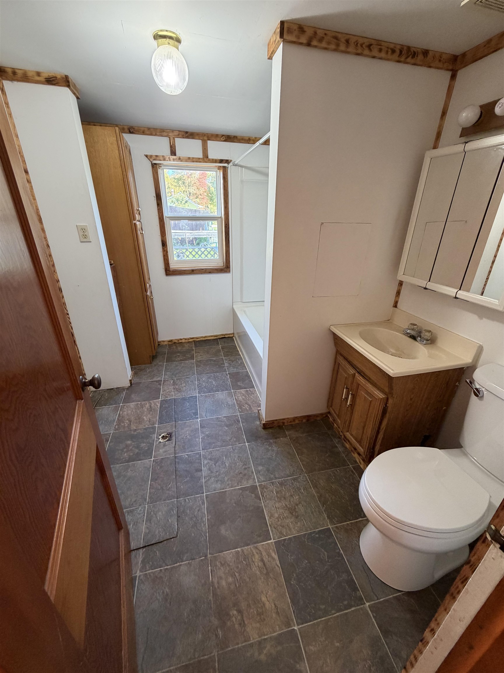 445 S Avon Avenue Property Photo 11