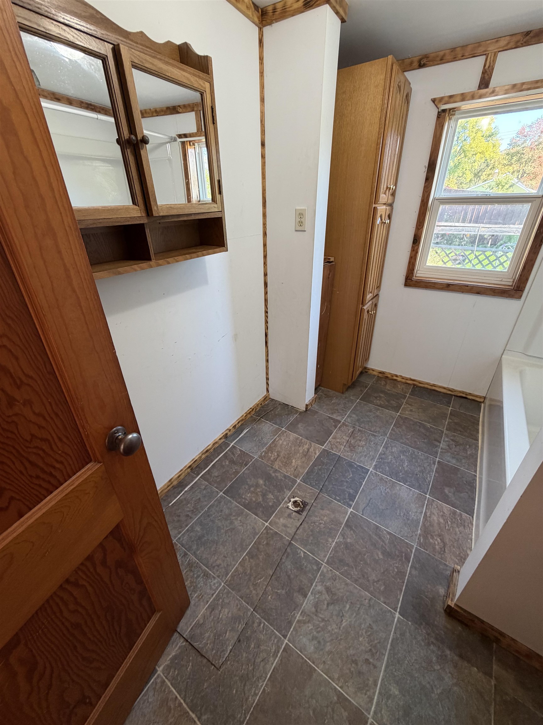 445 S Avon Avenue Property Photo 12