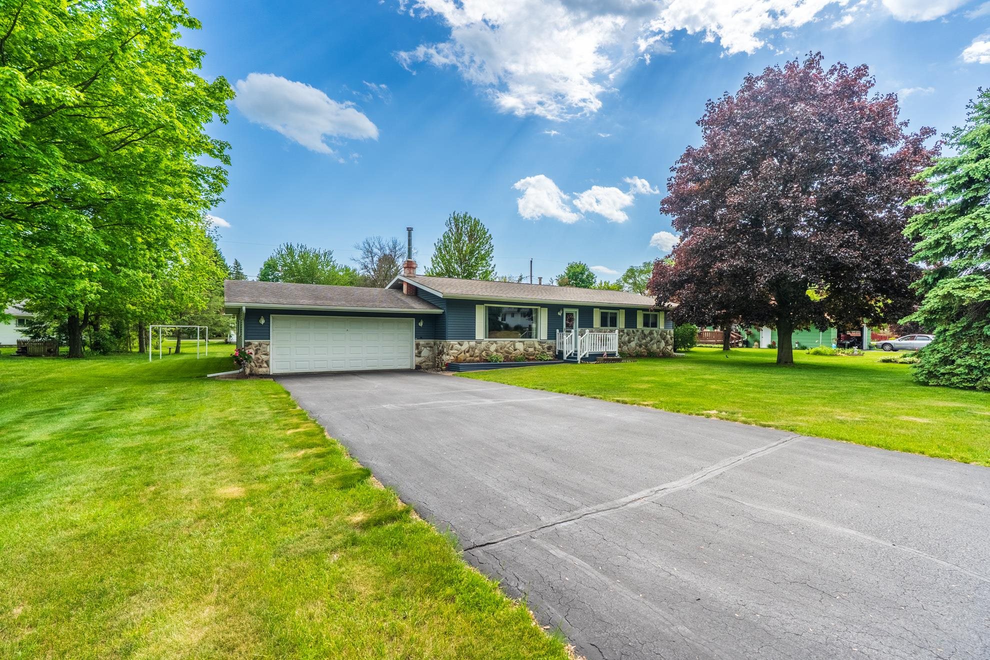 152165 Ivy Lane Property Photo 3