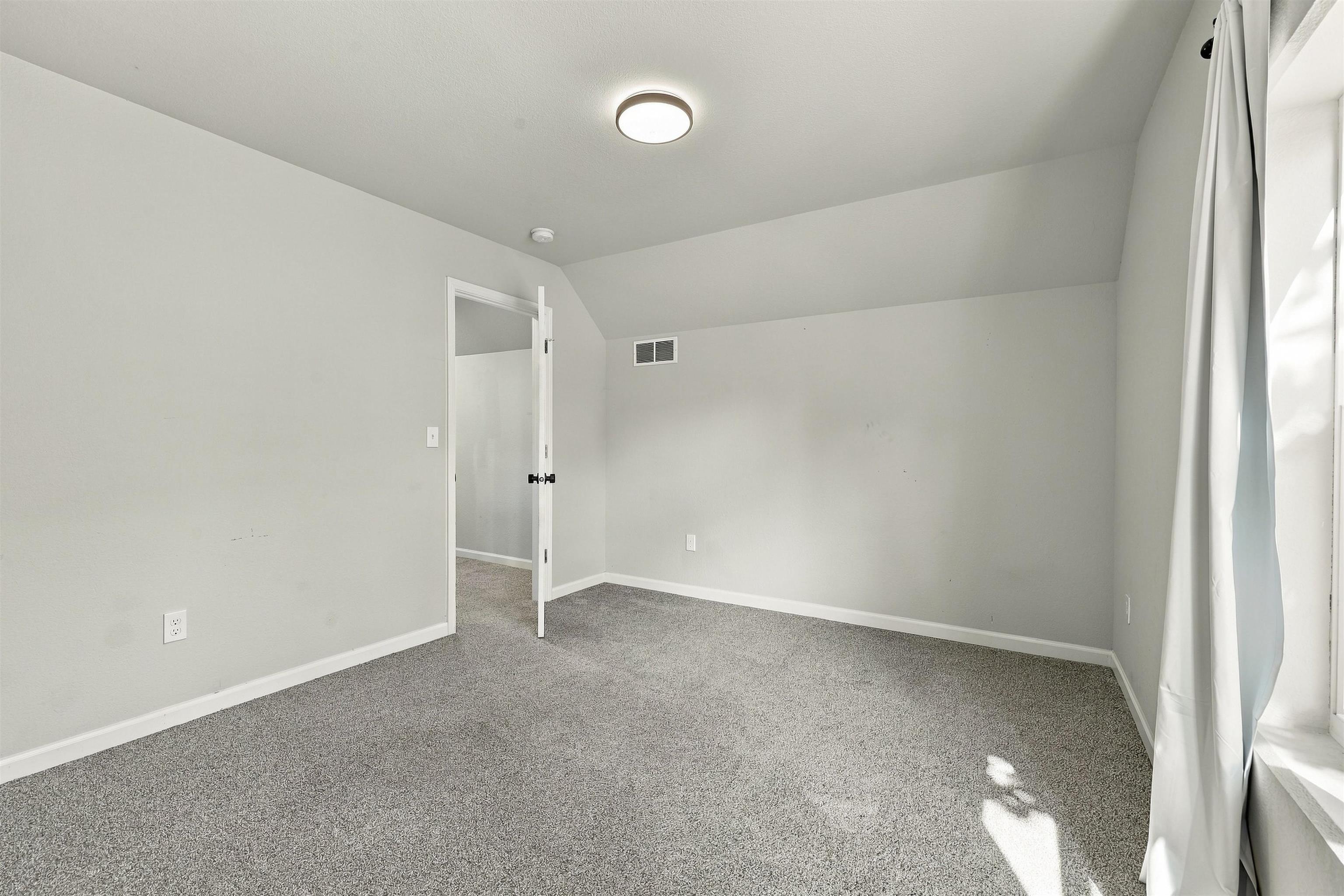 120 William Street Property Photo 31