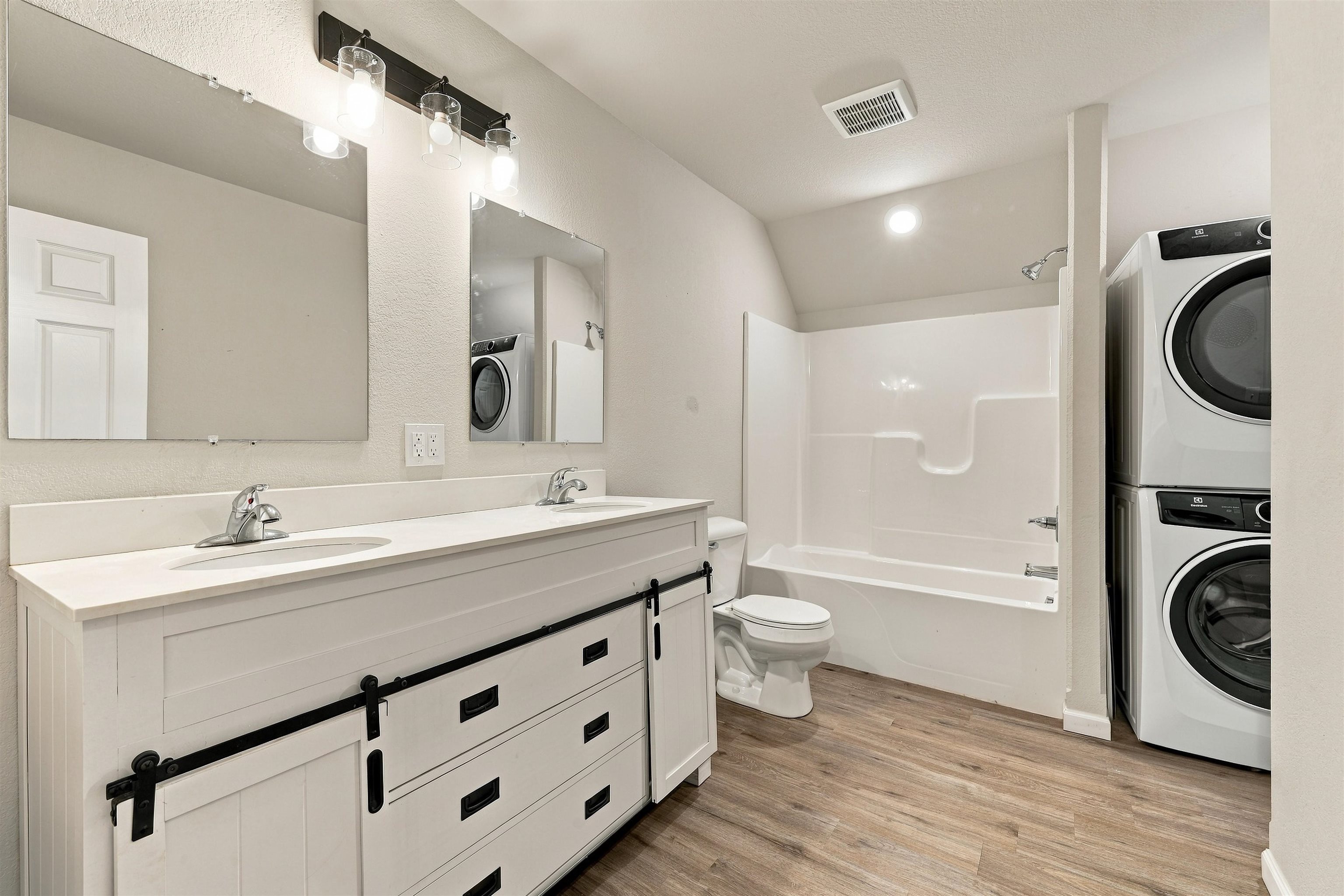120 William Street Property Photo 36