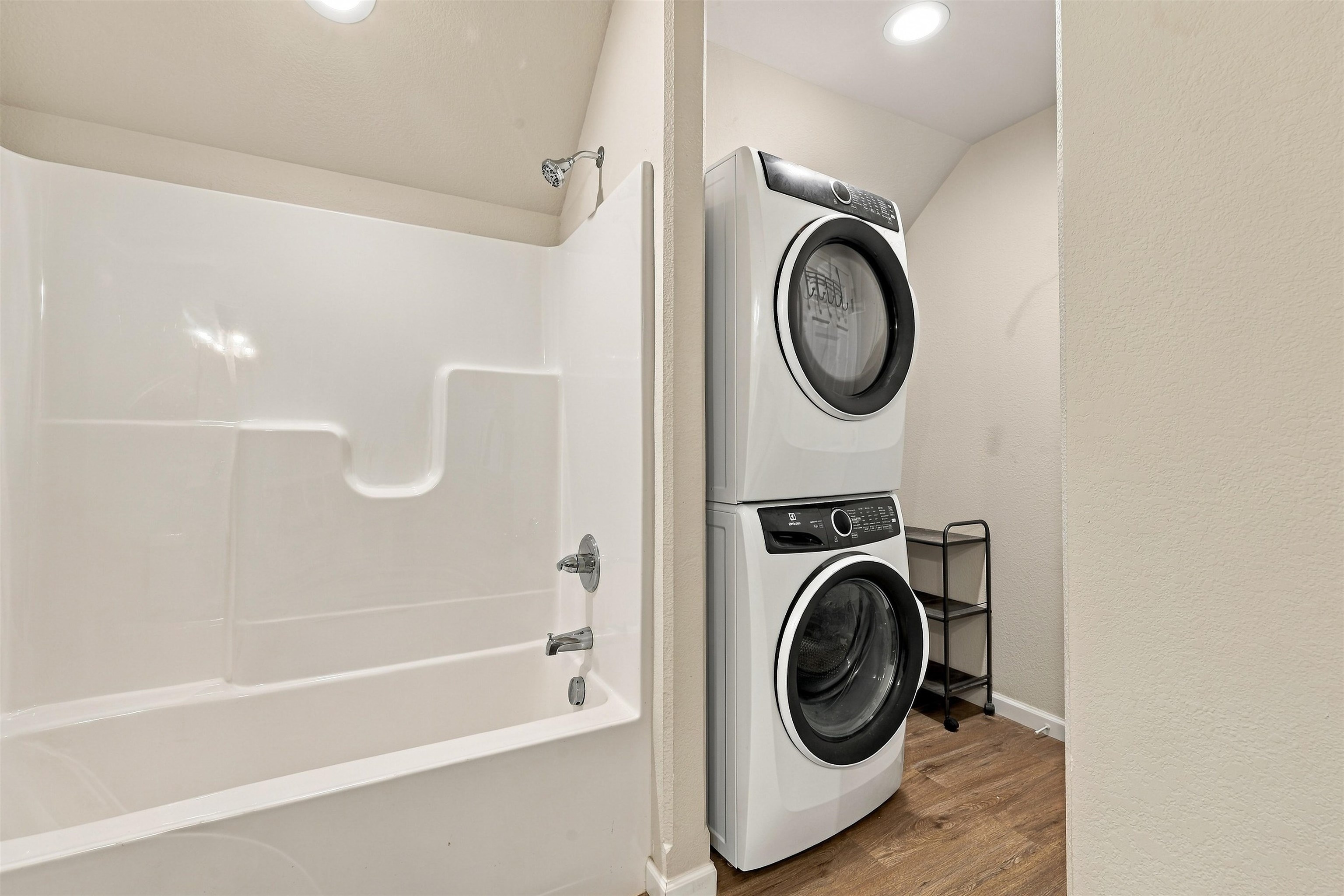 120 William Street Property Photo 37