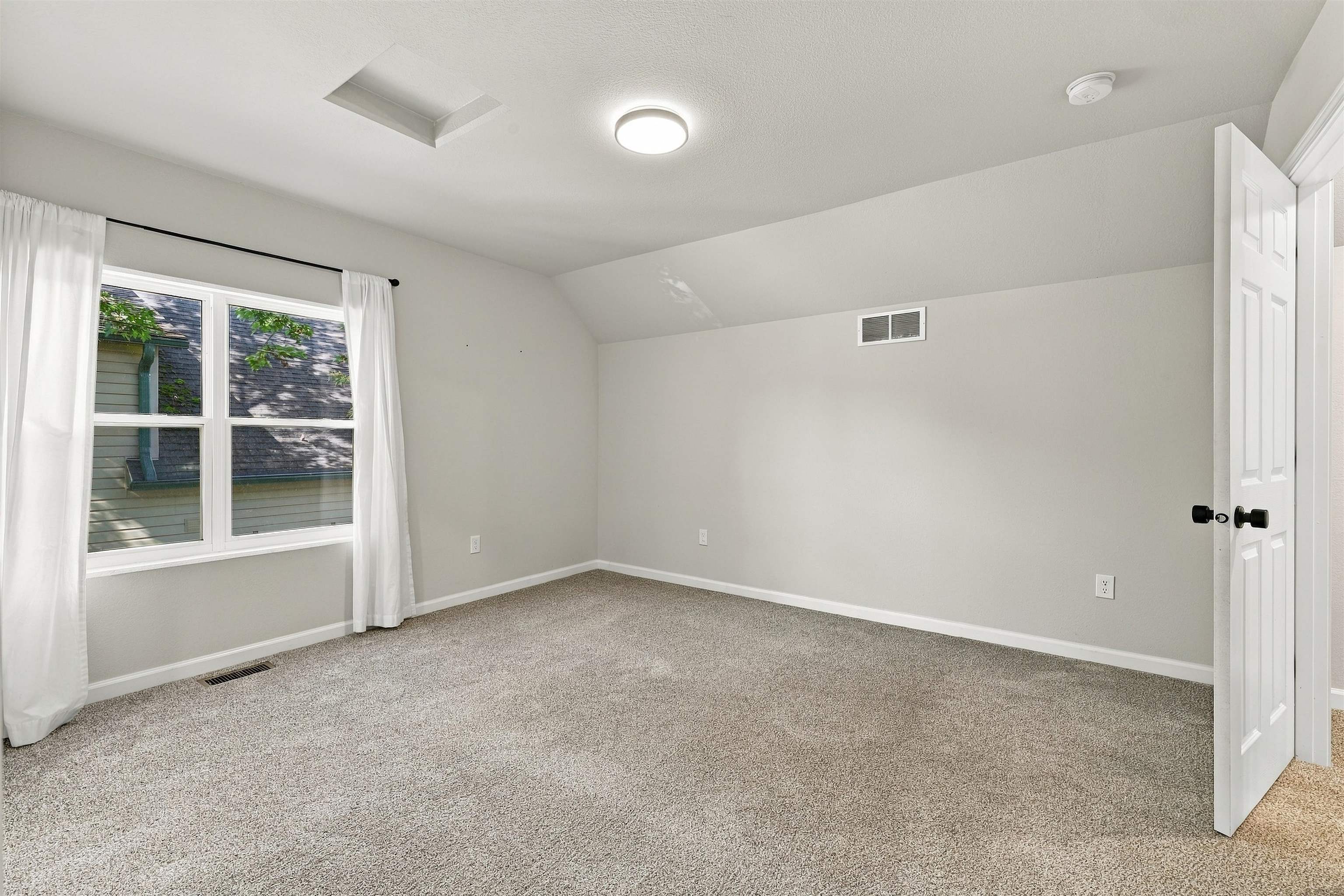 120 William Street Property Photo 39