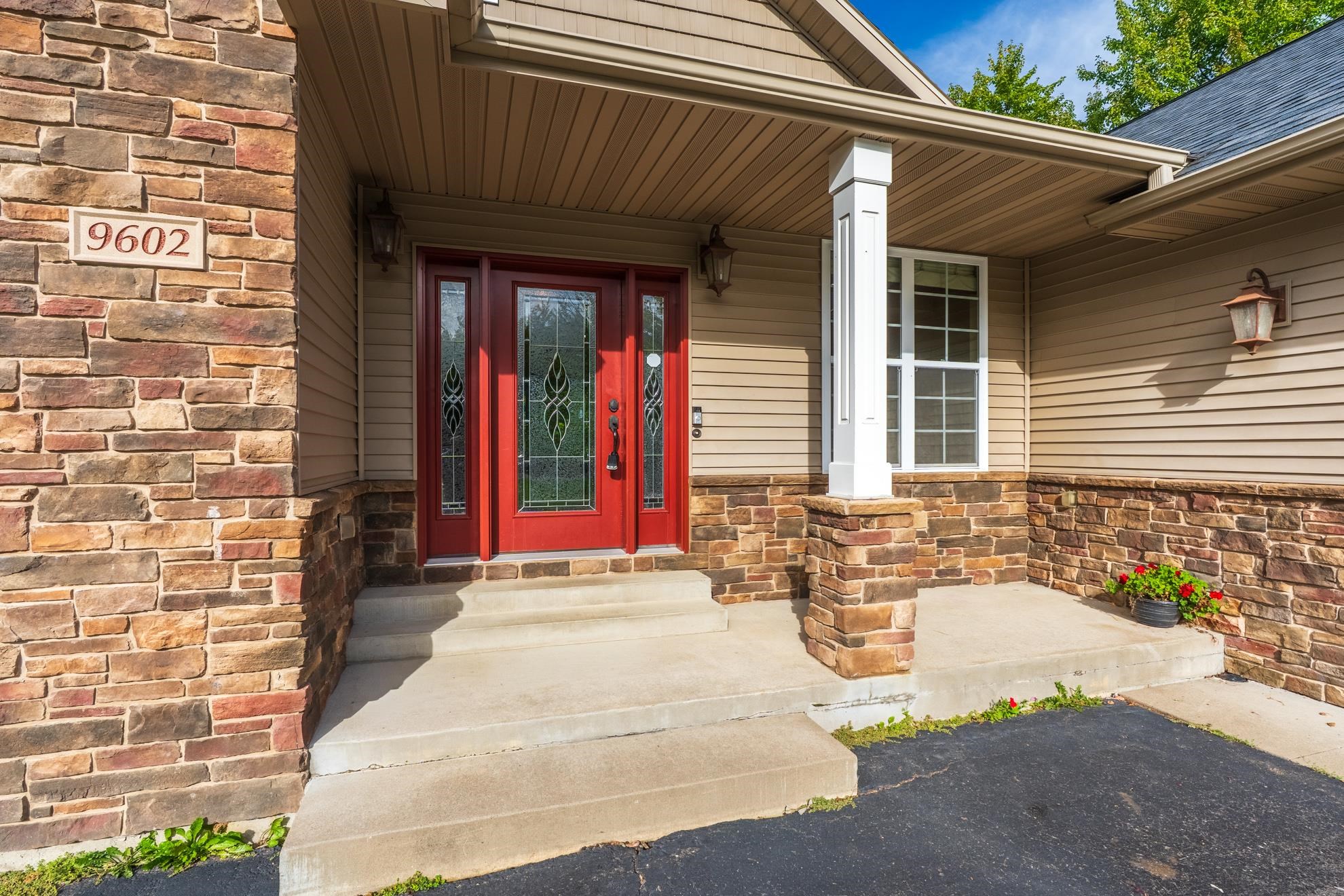 9602 Heritage Hills Drive Property Photo 4