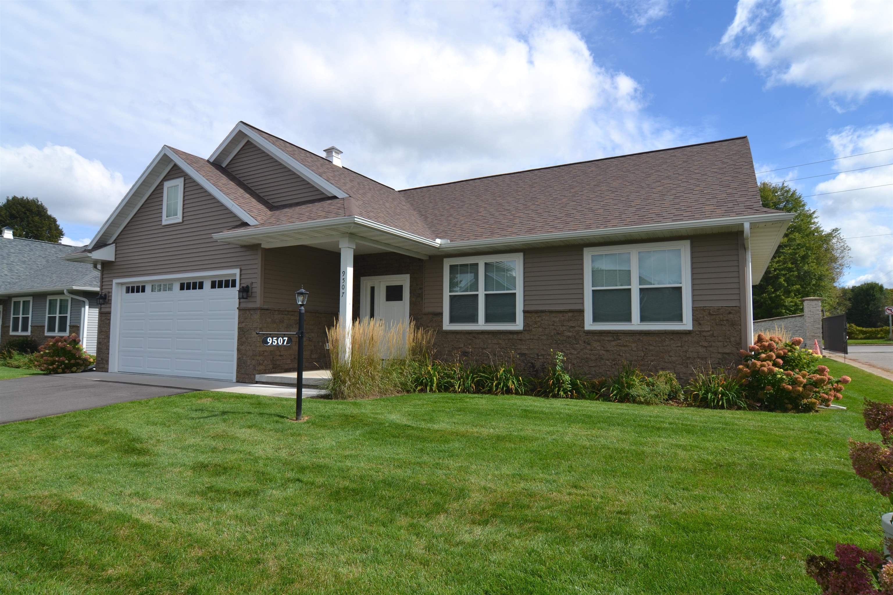 9507 Excalibur Drive Property Photo 1