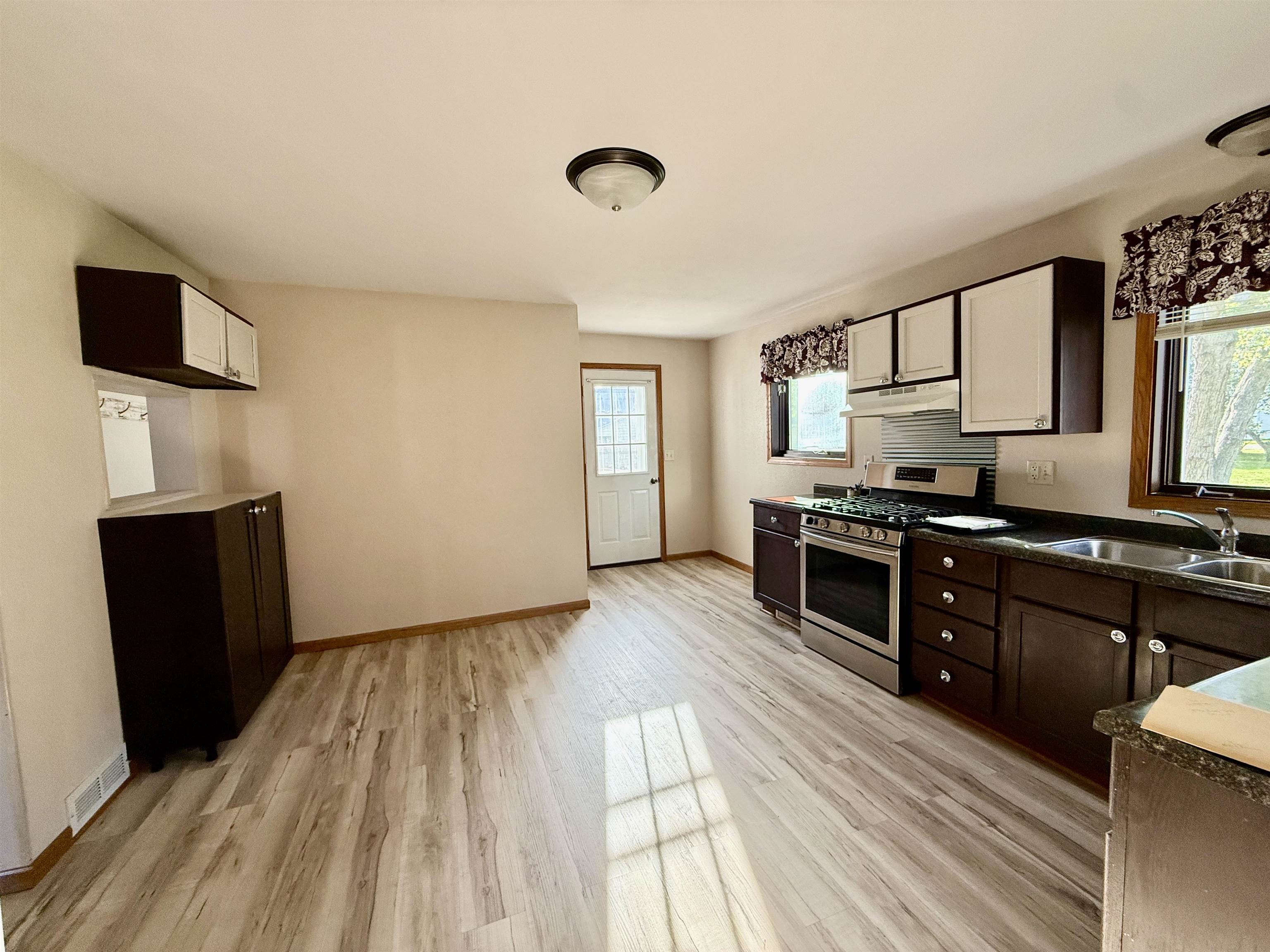 403 Forest Street Property Photo 11