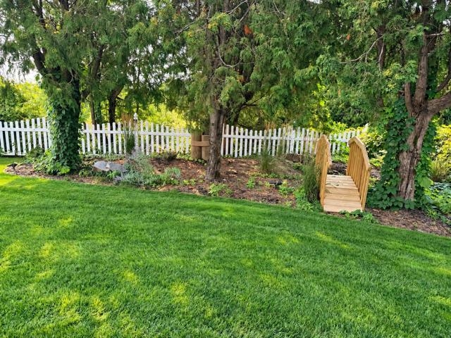 910 Torrey Pines Way Property Photo 12