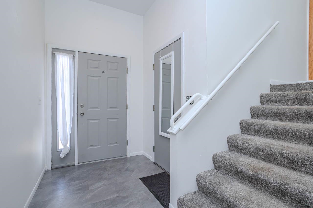 152573-152575 Iris Lane Property Photo 4