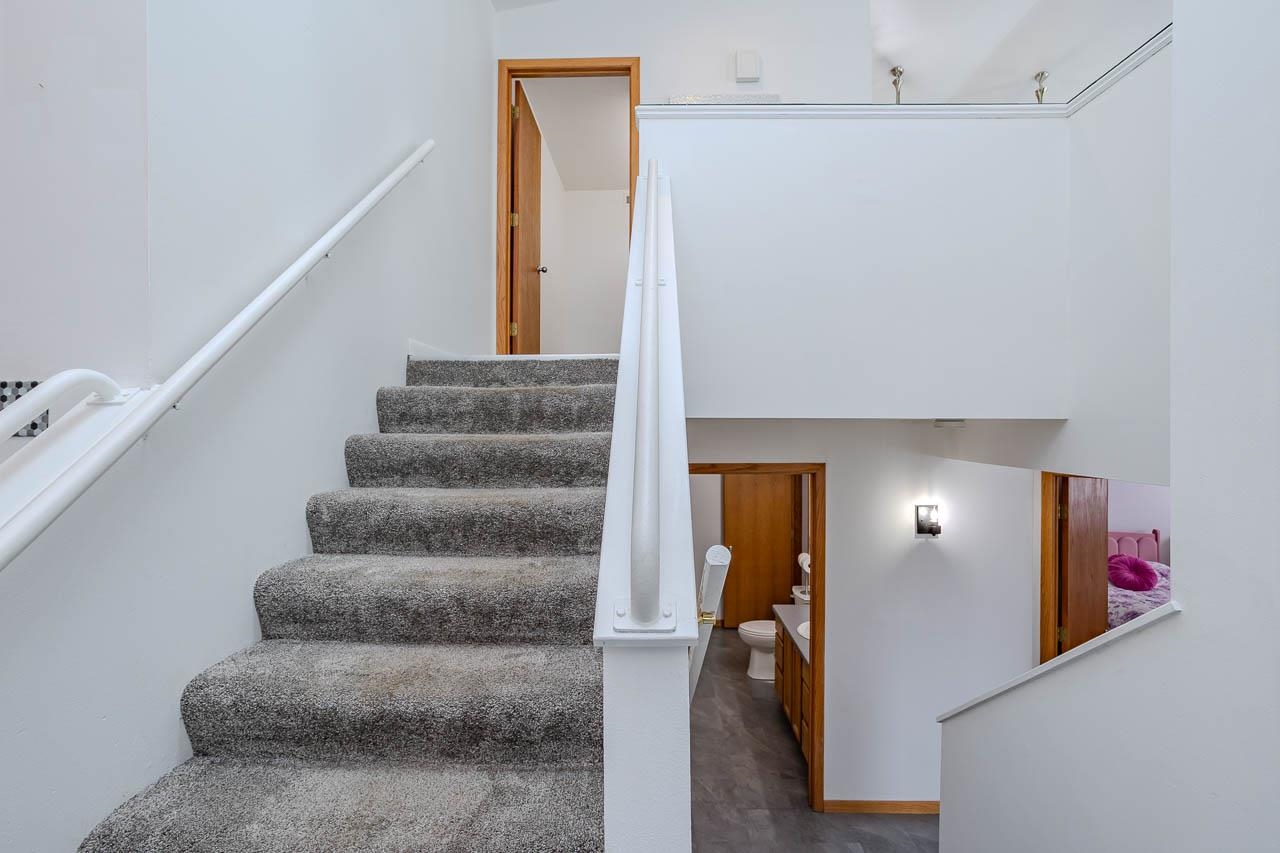 152573-152575 Iris Lane Property Photo 6