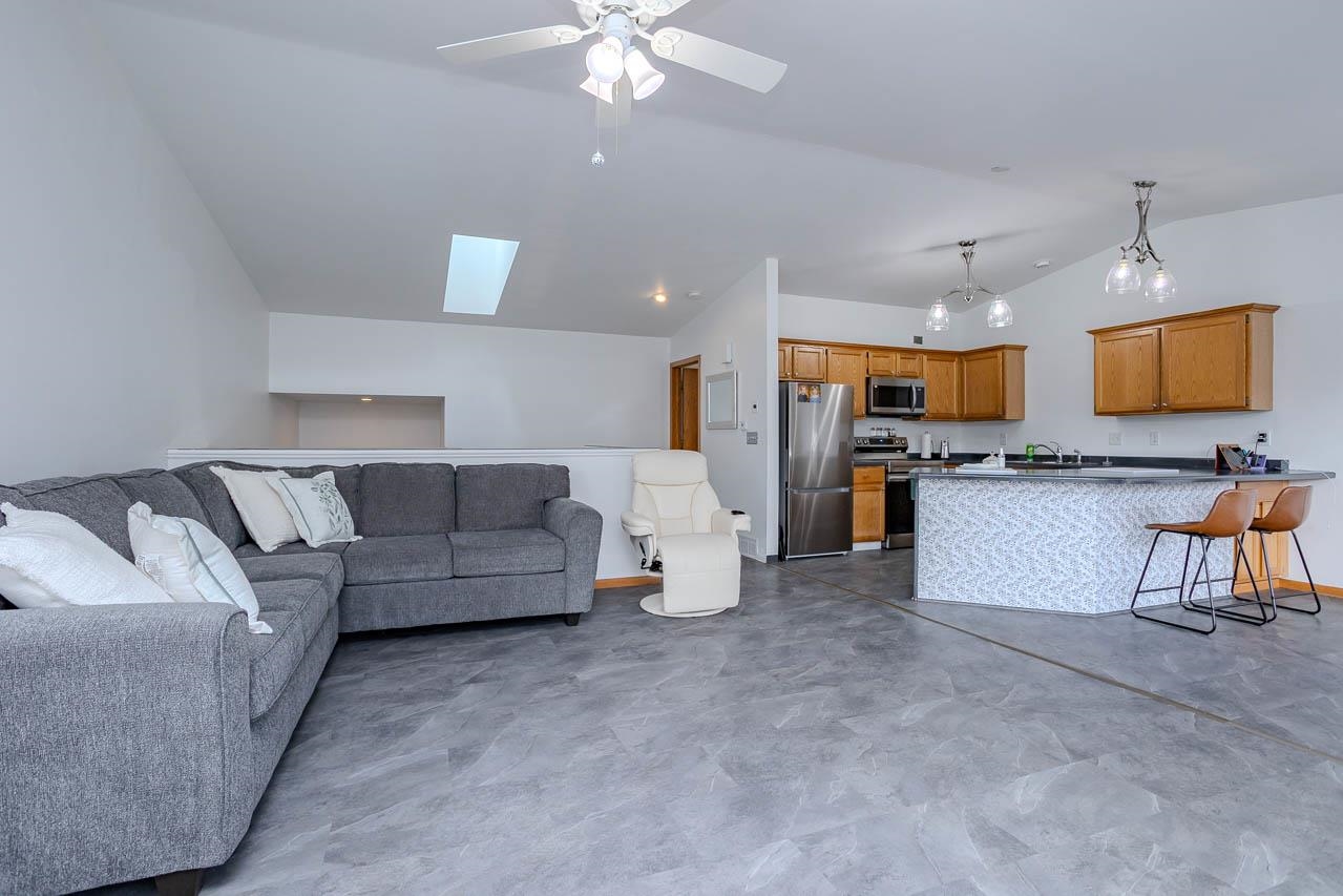 152573-152575 Iris Lane Property Photo 9