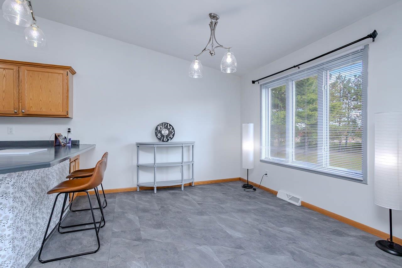 152573-152575 Iris Lane Property Photo 12