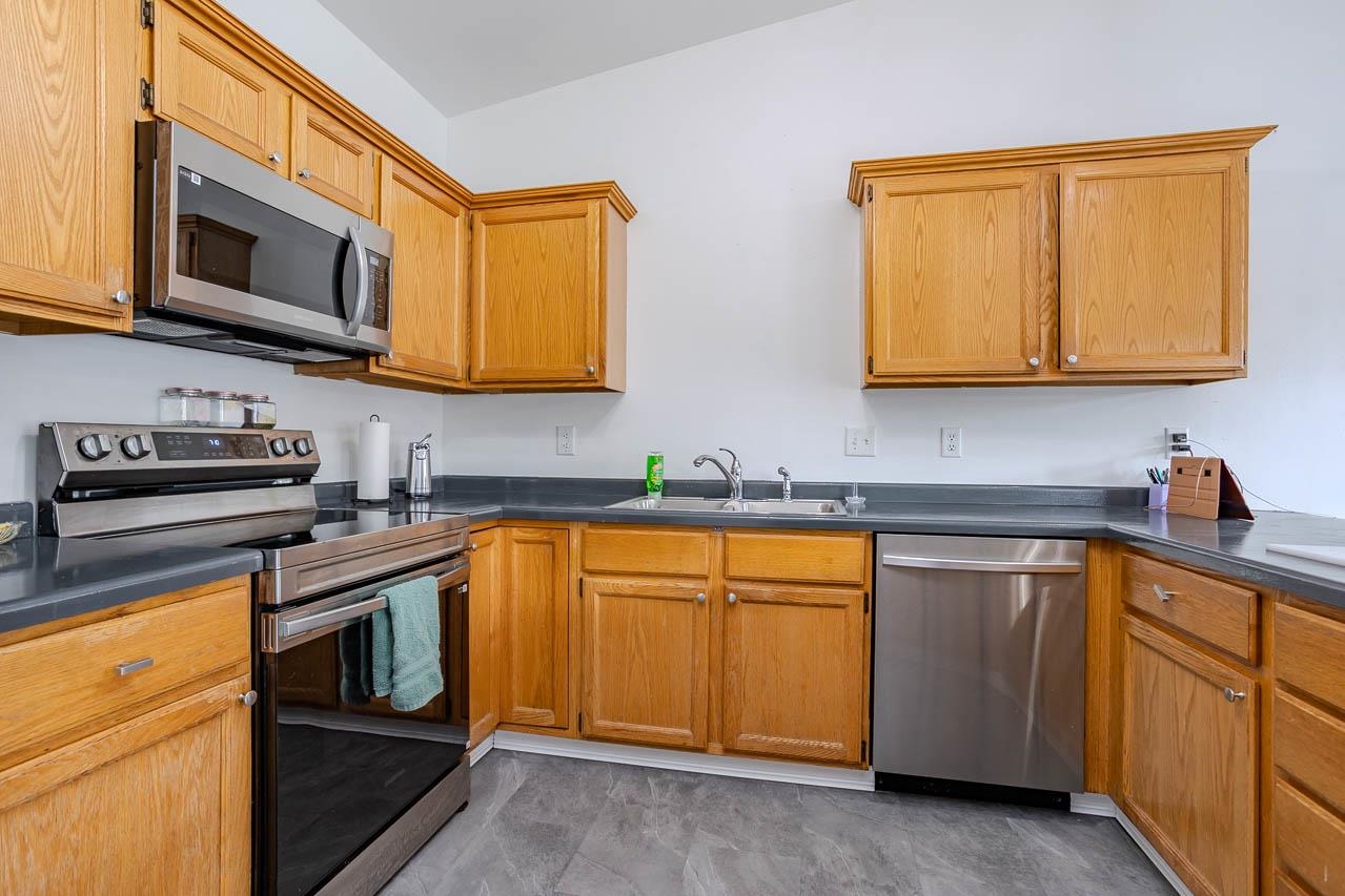152573-152575 Iris Lane Property Photo 14