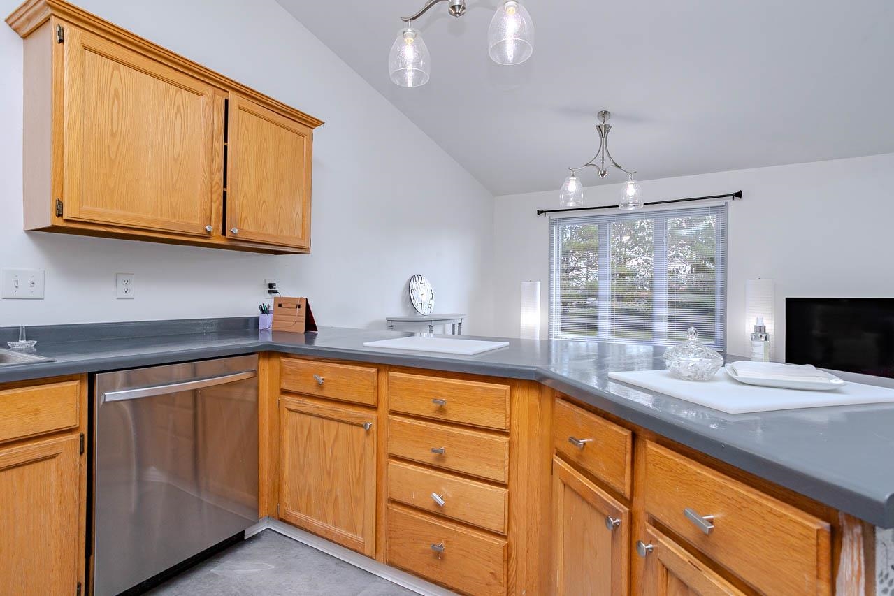 152573-152575 Iris Lane Property Photo 15