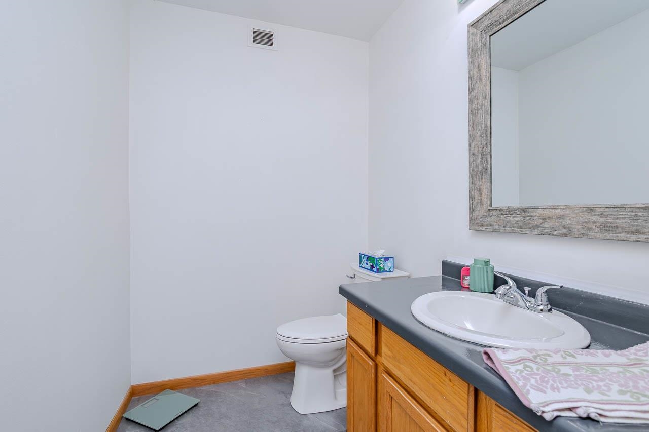 152573-152575 Iris Lane Property Photo 17