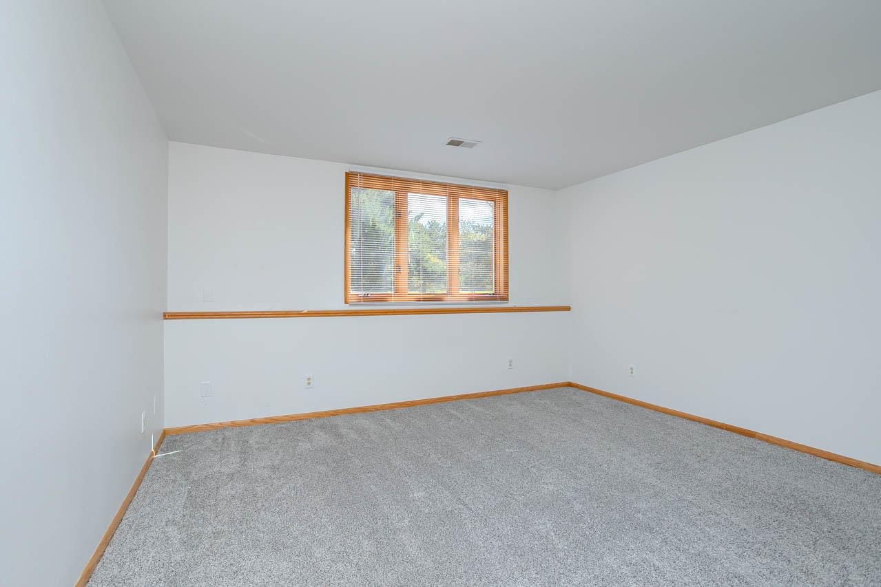 152573-152575 Iris Lane Property Photo 41